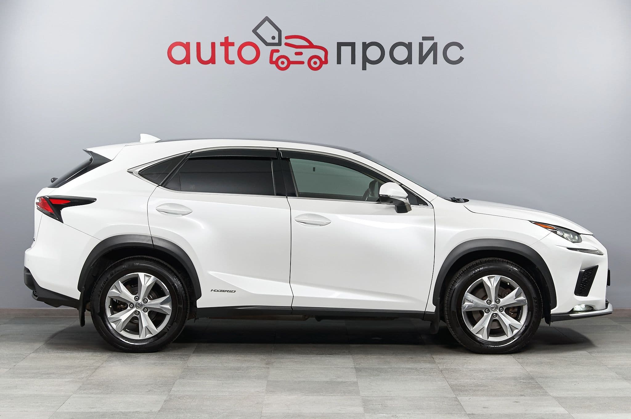 Lexus NX300h - 2