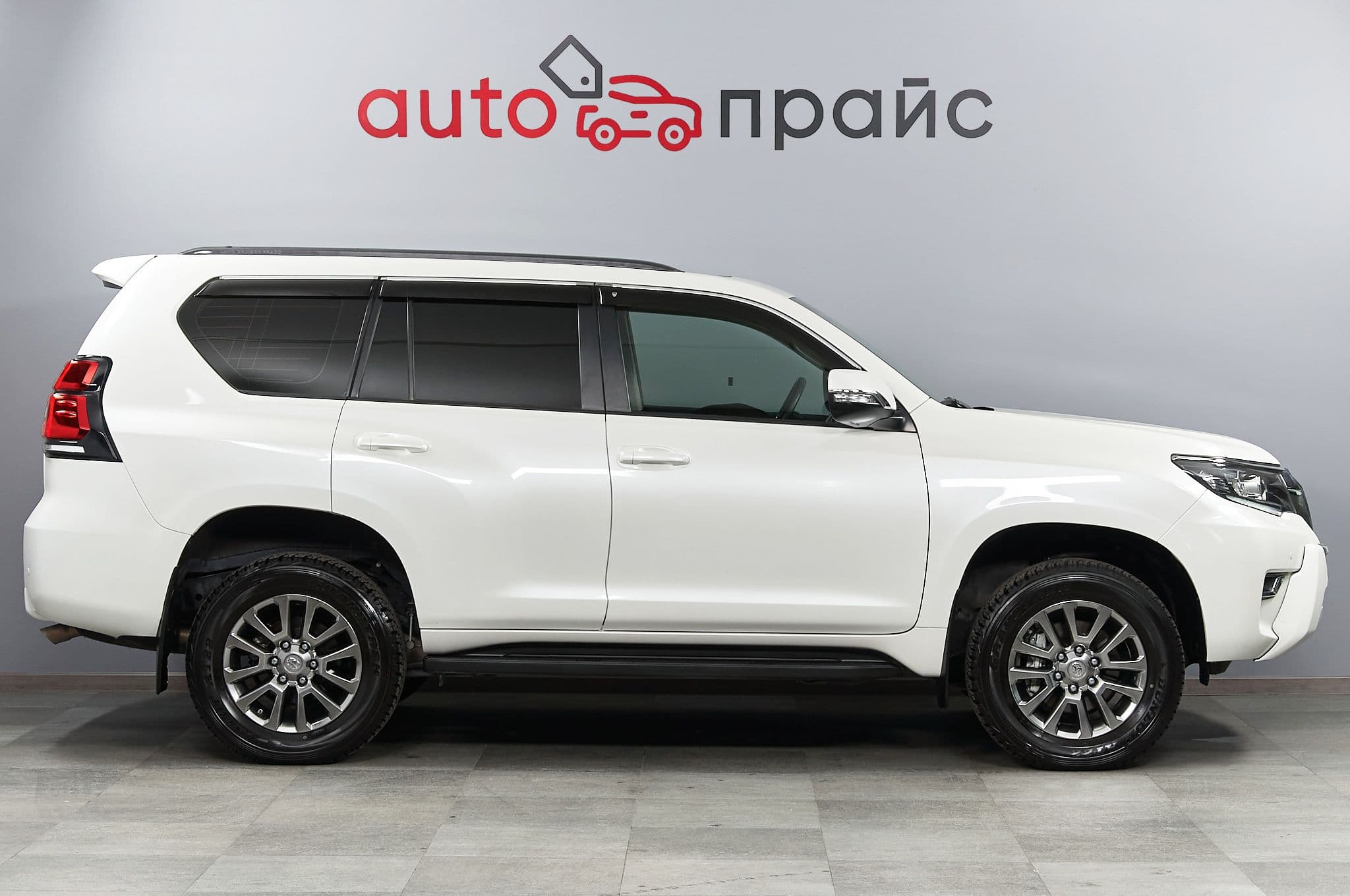 Toyota Land Cruiser Prado - 2