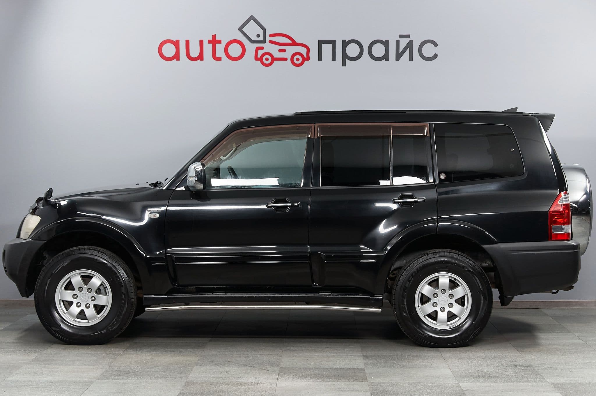 Mitsubishi Pajero - 3