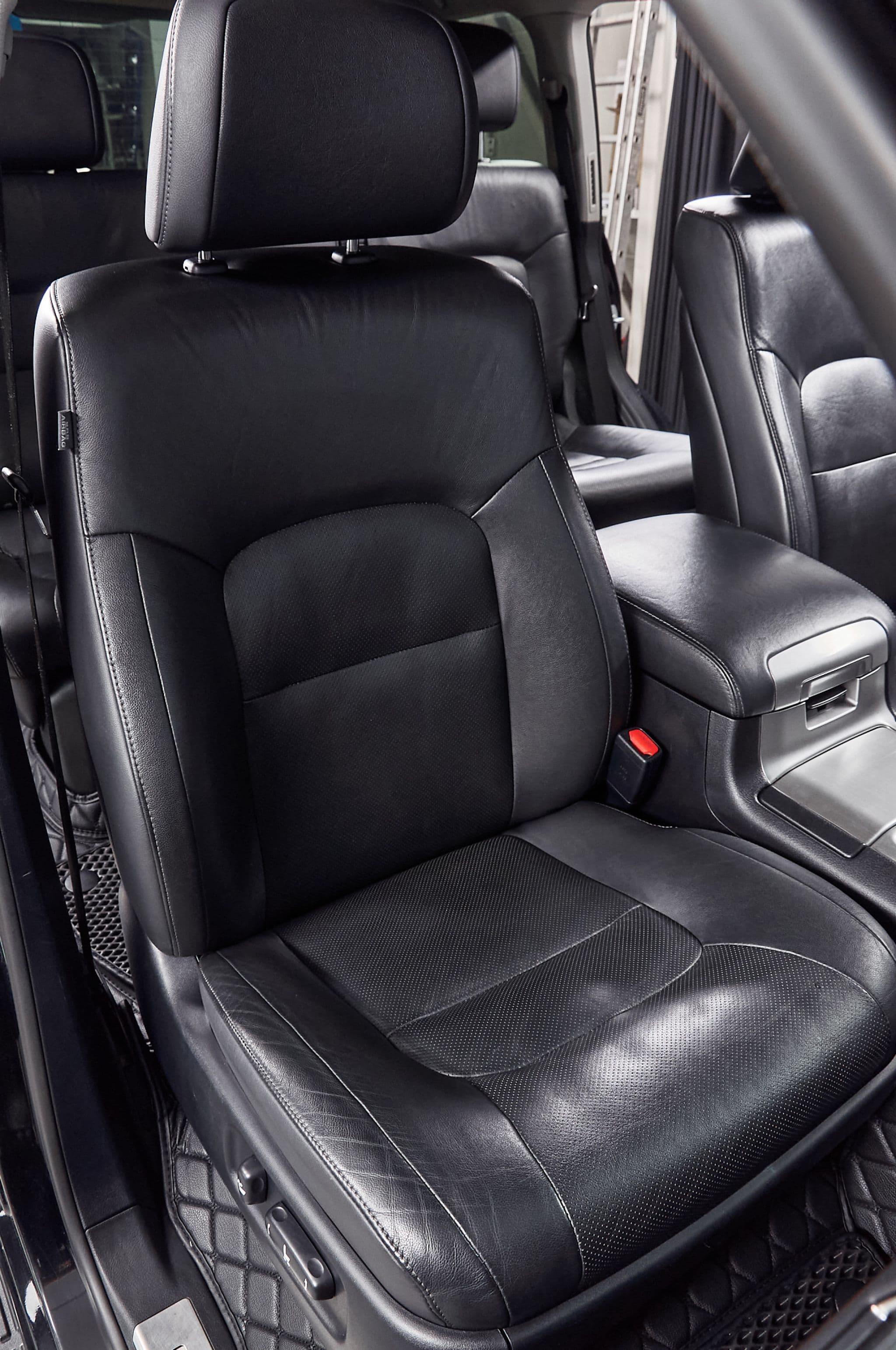 Toyota Land Cruiser - 2