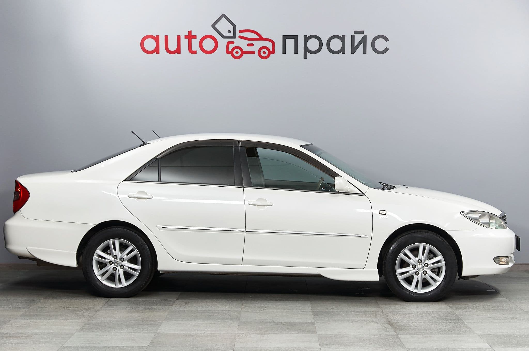 Toyota Camry - 1
