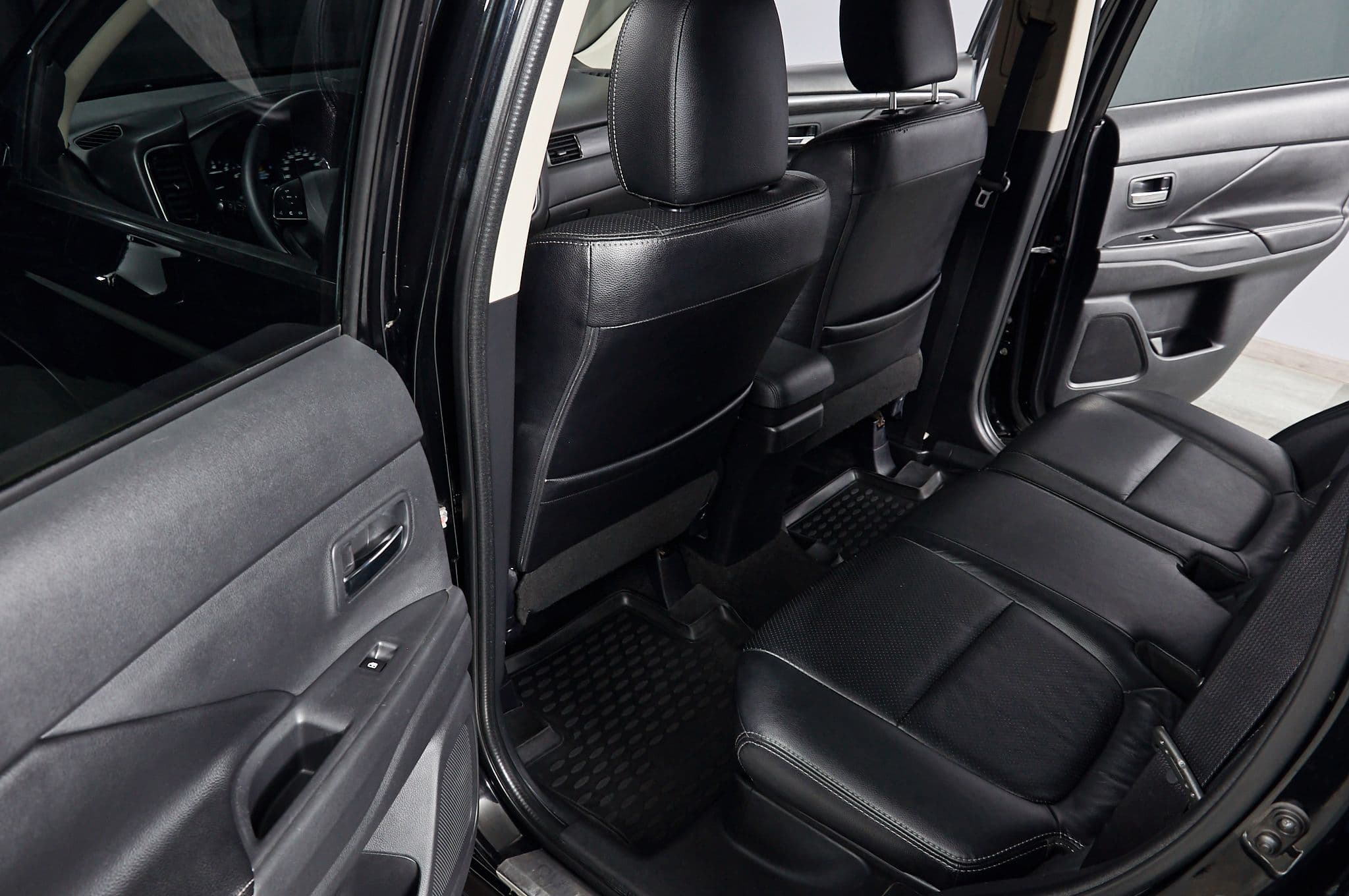 Mitsubishi Outlander - 3