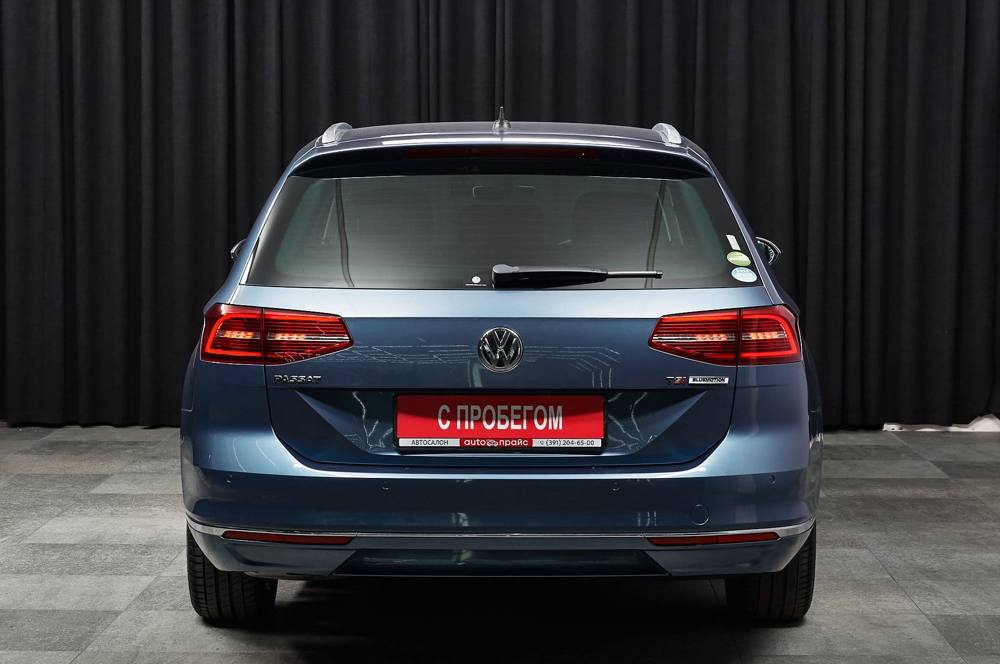 Volkswagen Passat - 1