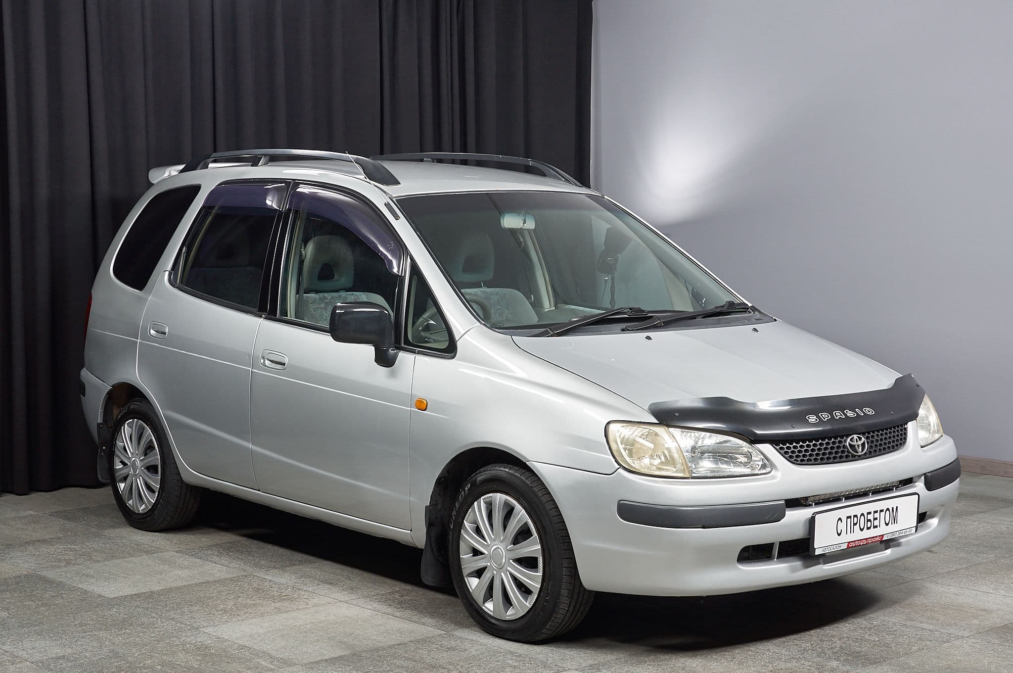 Toyota Corolla Spacio - 2
