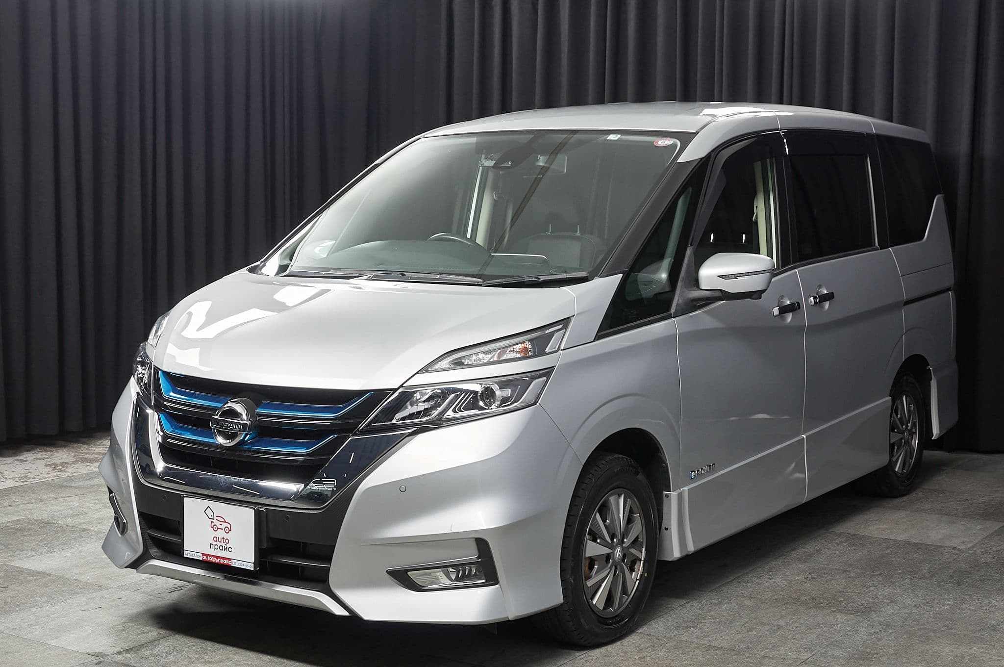 Nissan Serena - 1