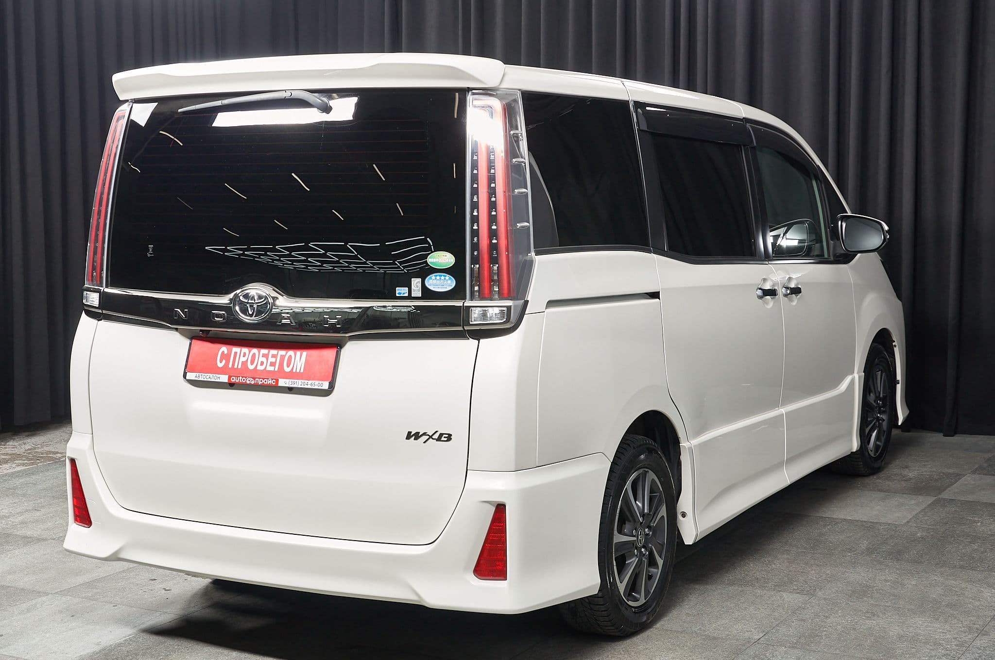 Toyota Noah - 3