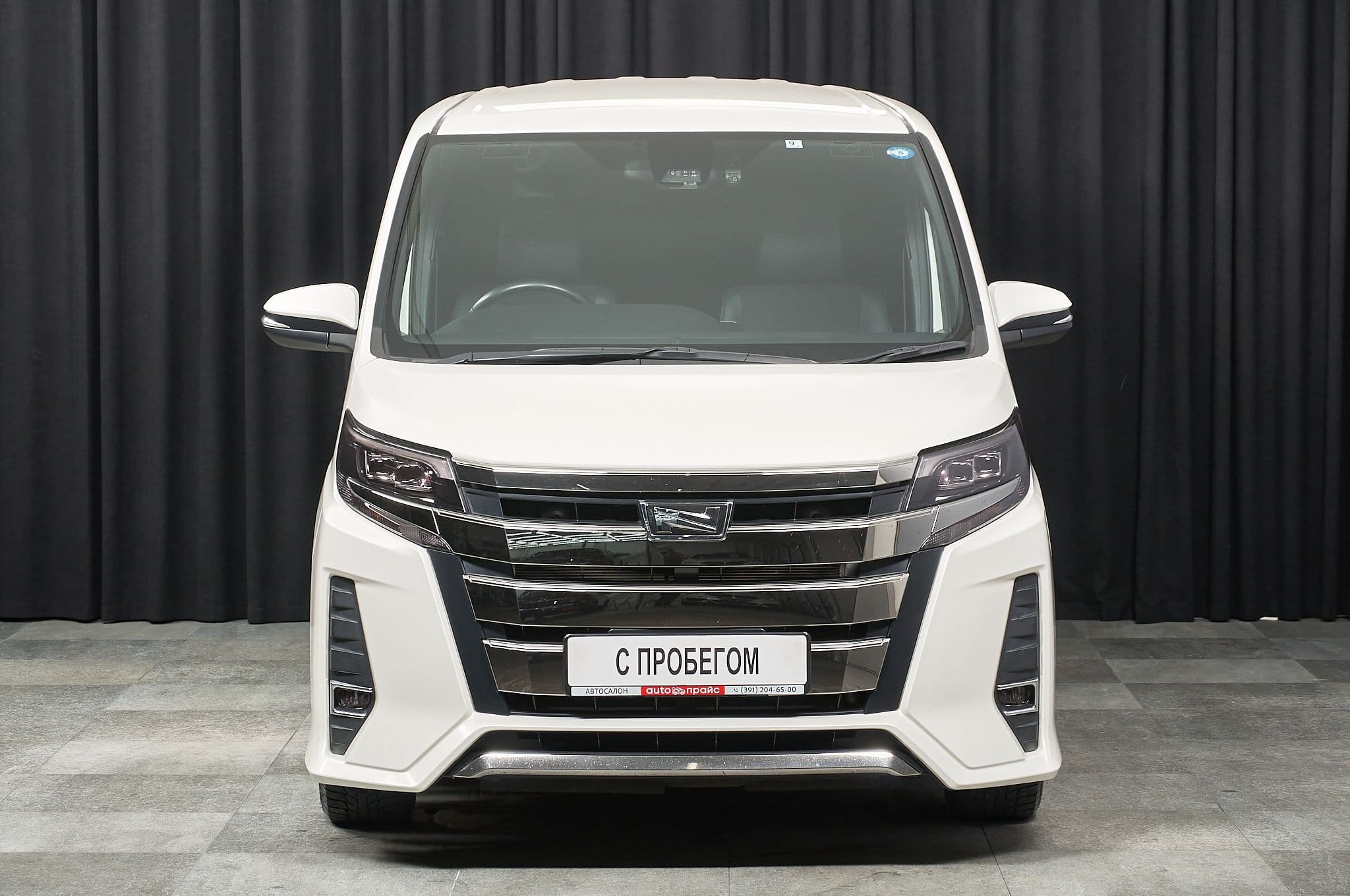 Toyota Noah - 1