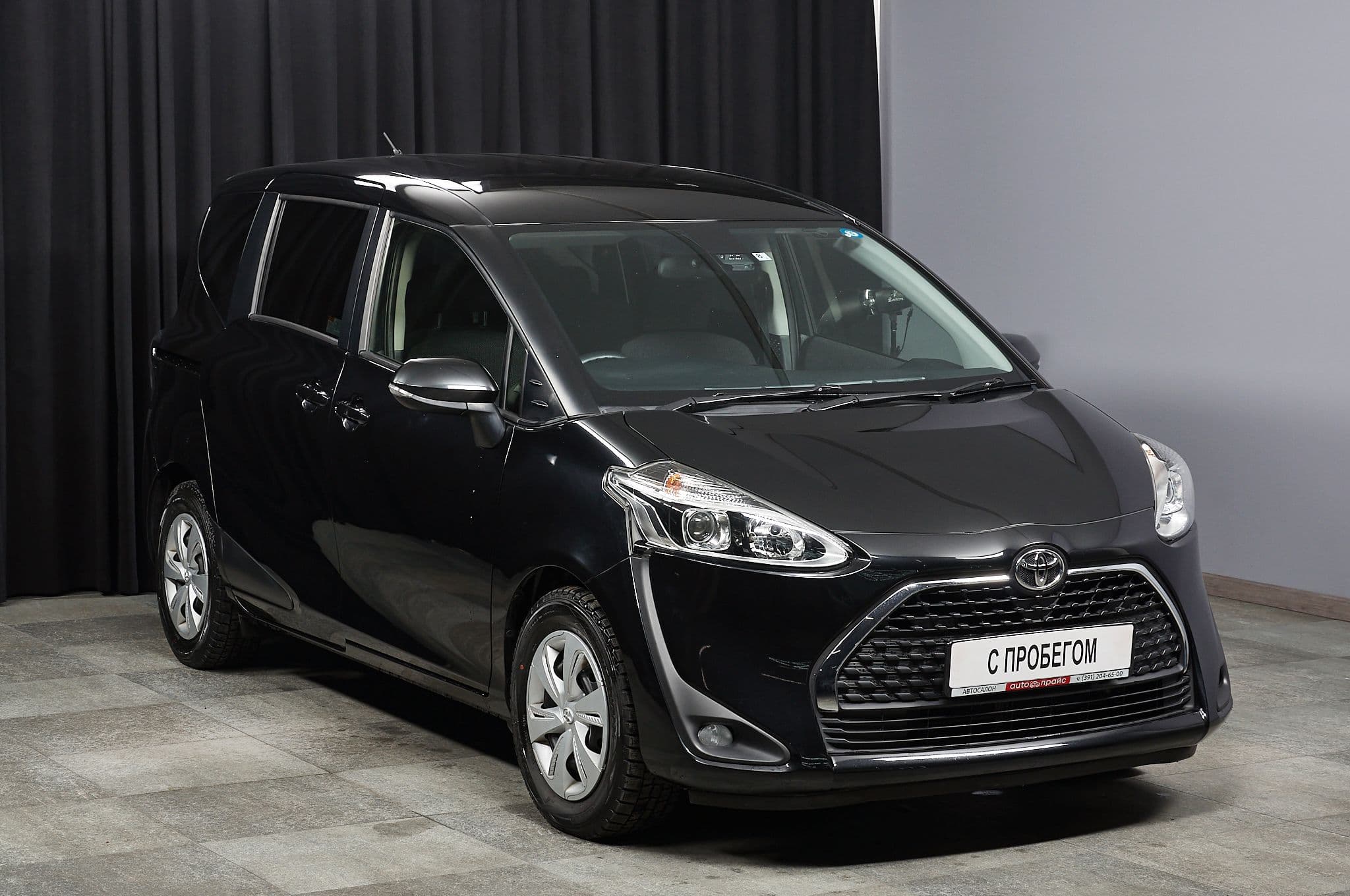 Toyota Sienta - 2