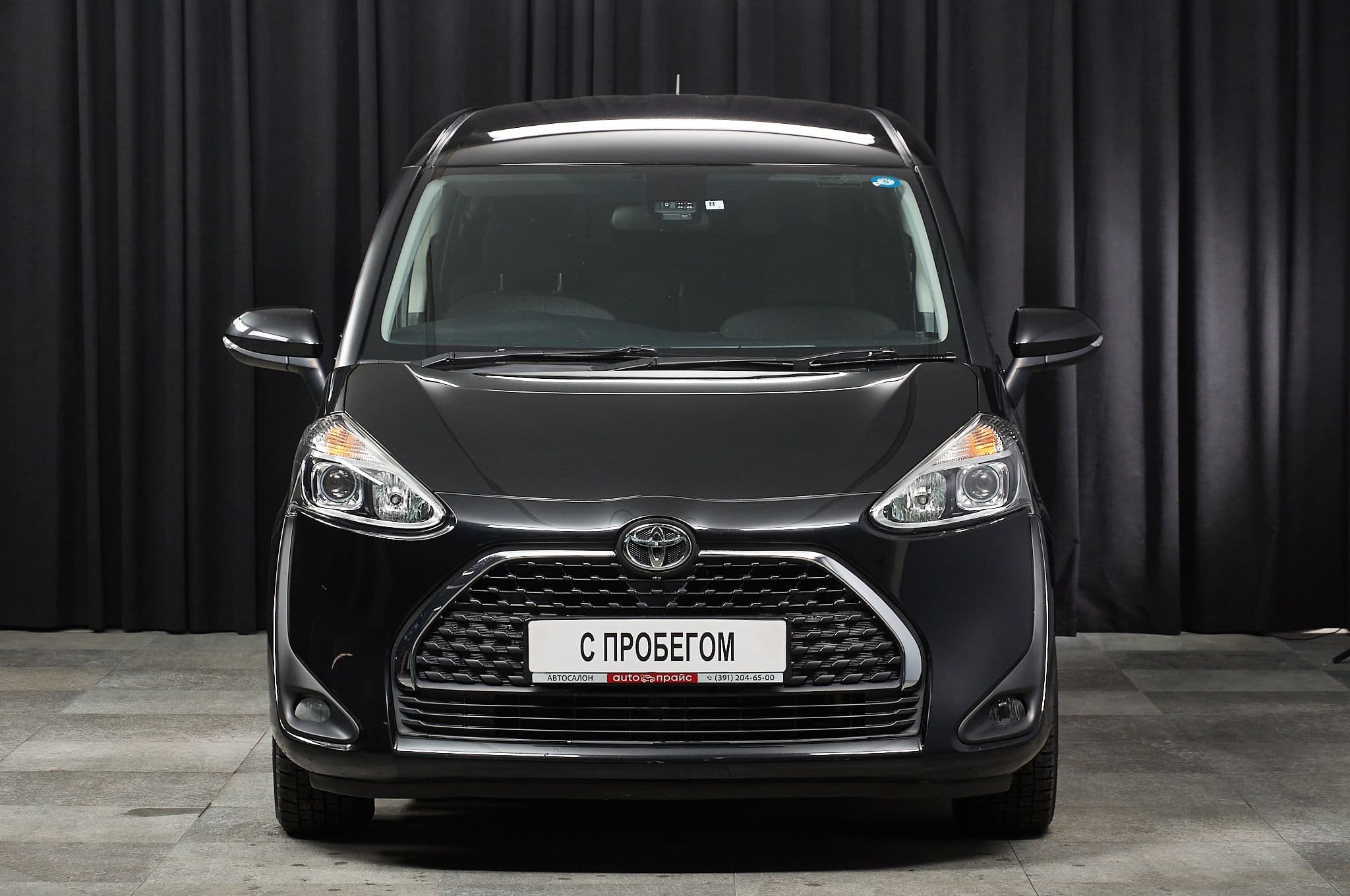 Toyota Sienta - 1