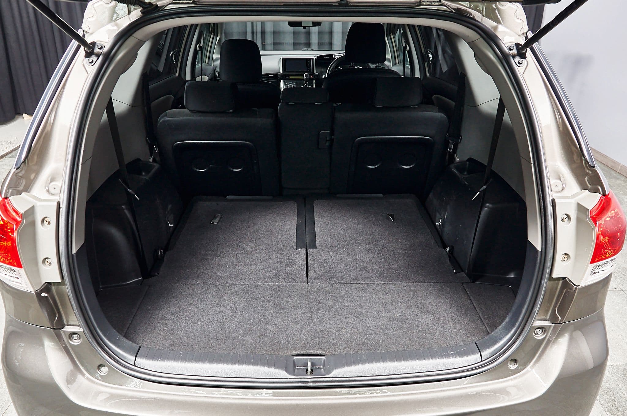 Toyota Wish - 5