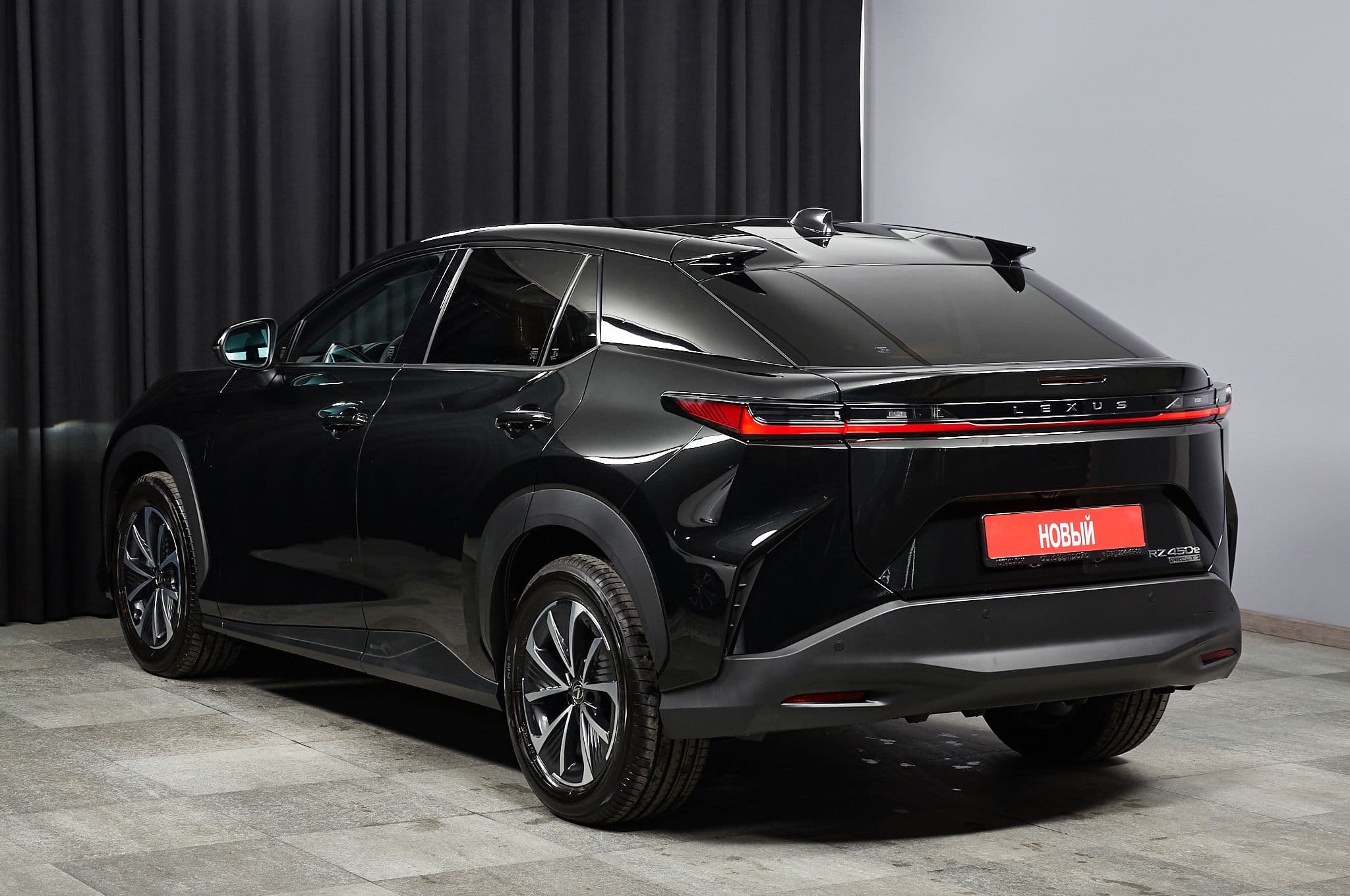 Lexus RZ450e - 4