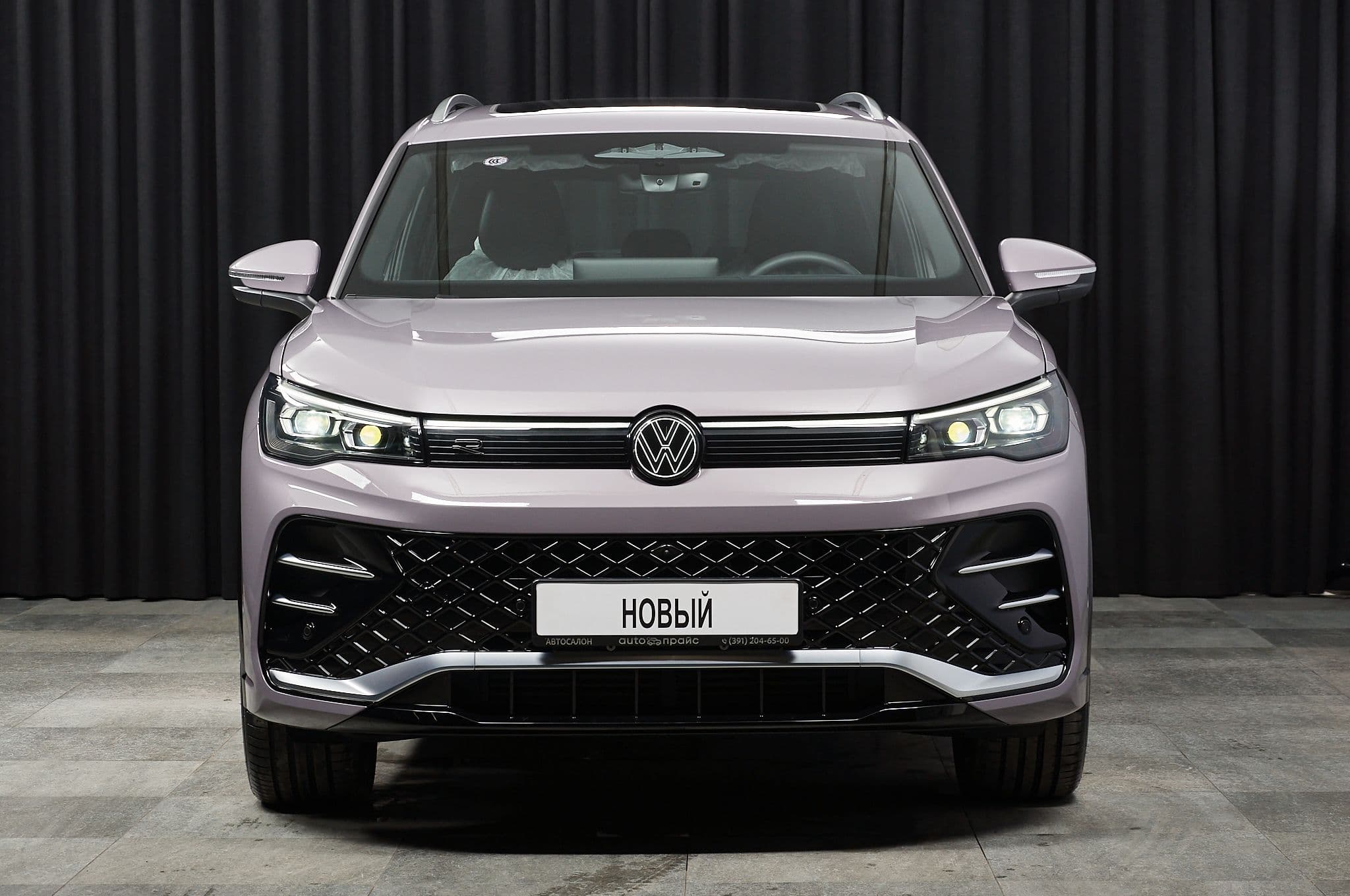 Volkswagen Tiguan - 1