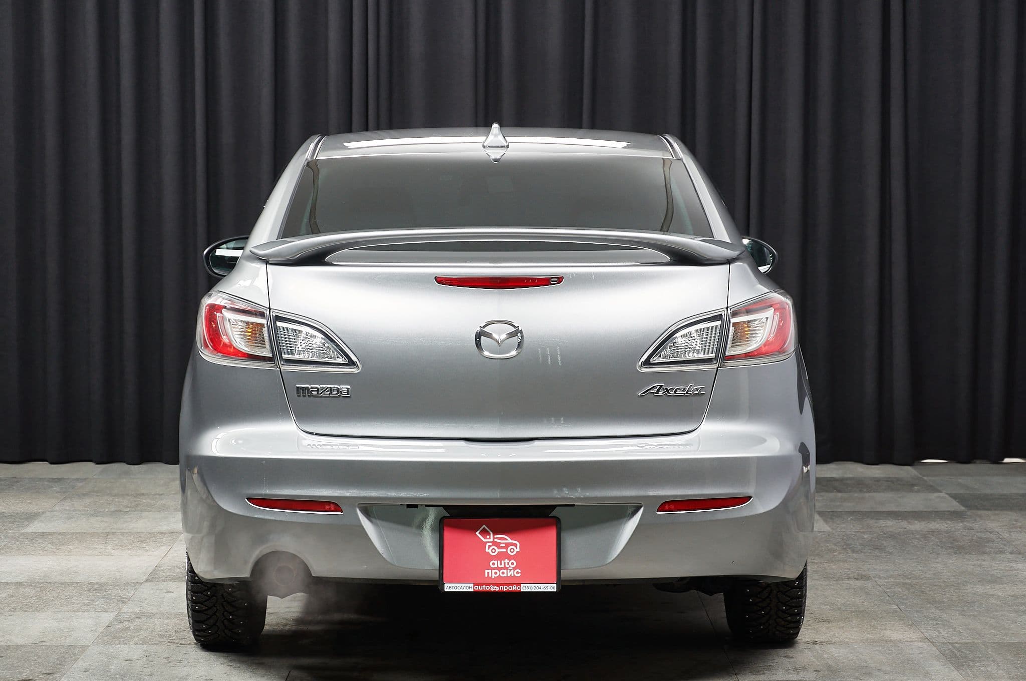 Mazda Axela - 4