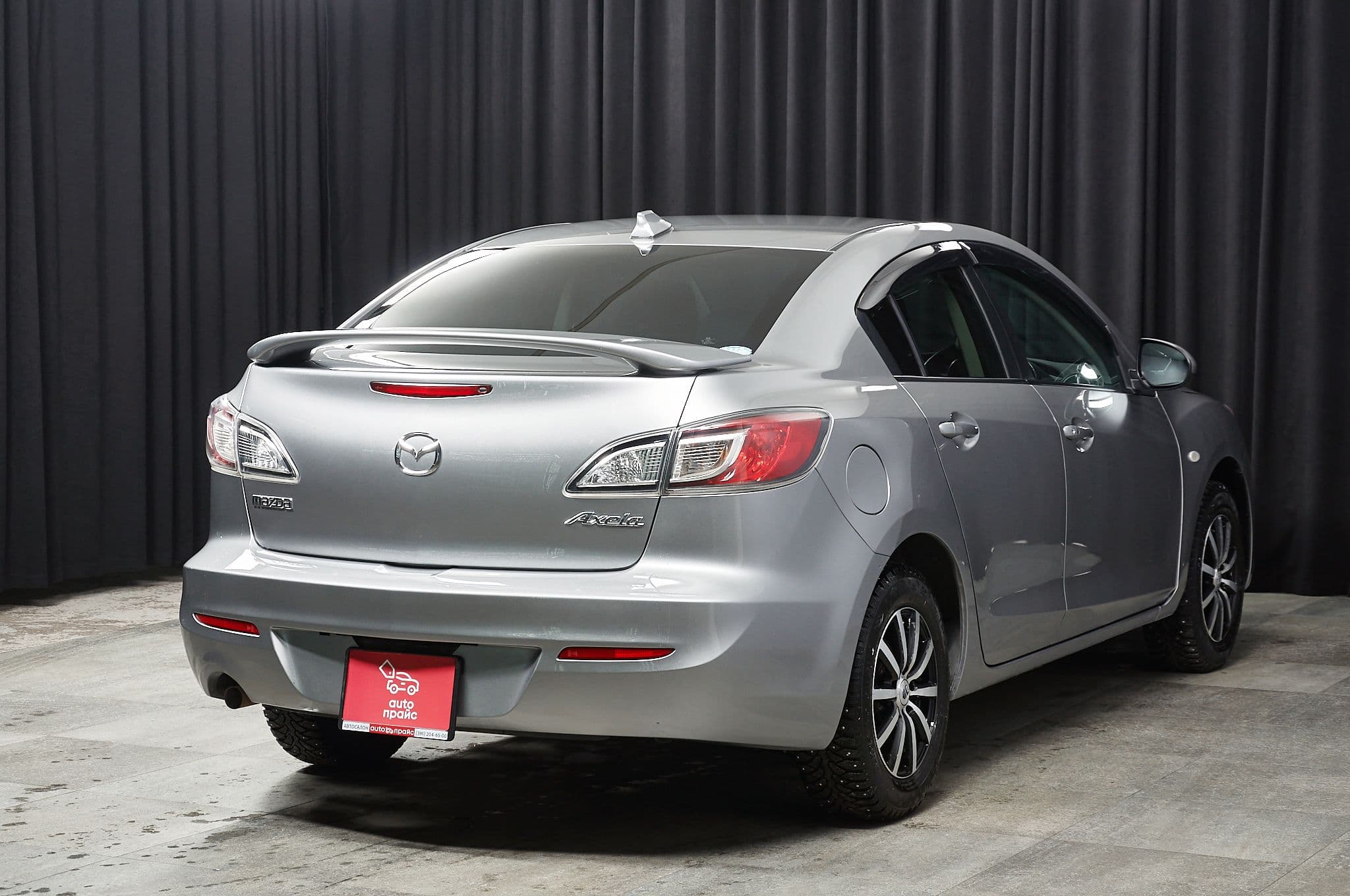 Mazda Axela - 3
