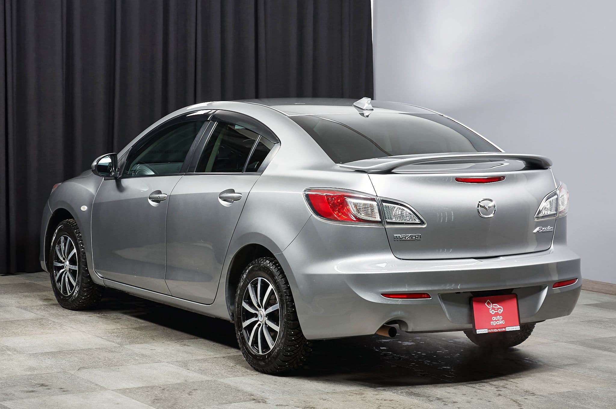 Mazda Axela - 5