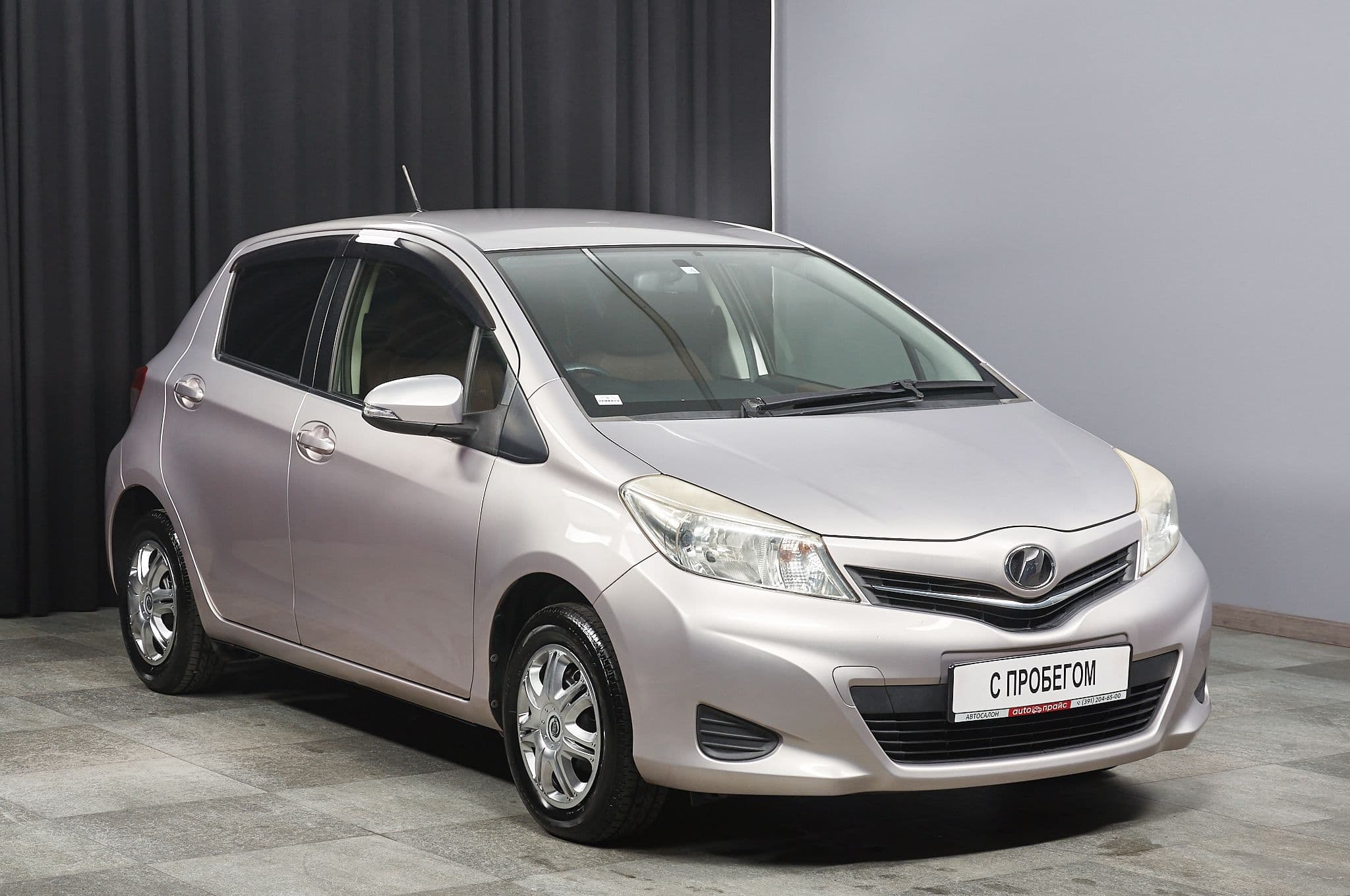 Toyota Vitz - 2