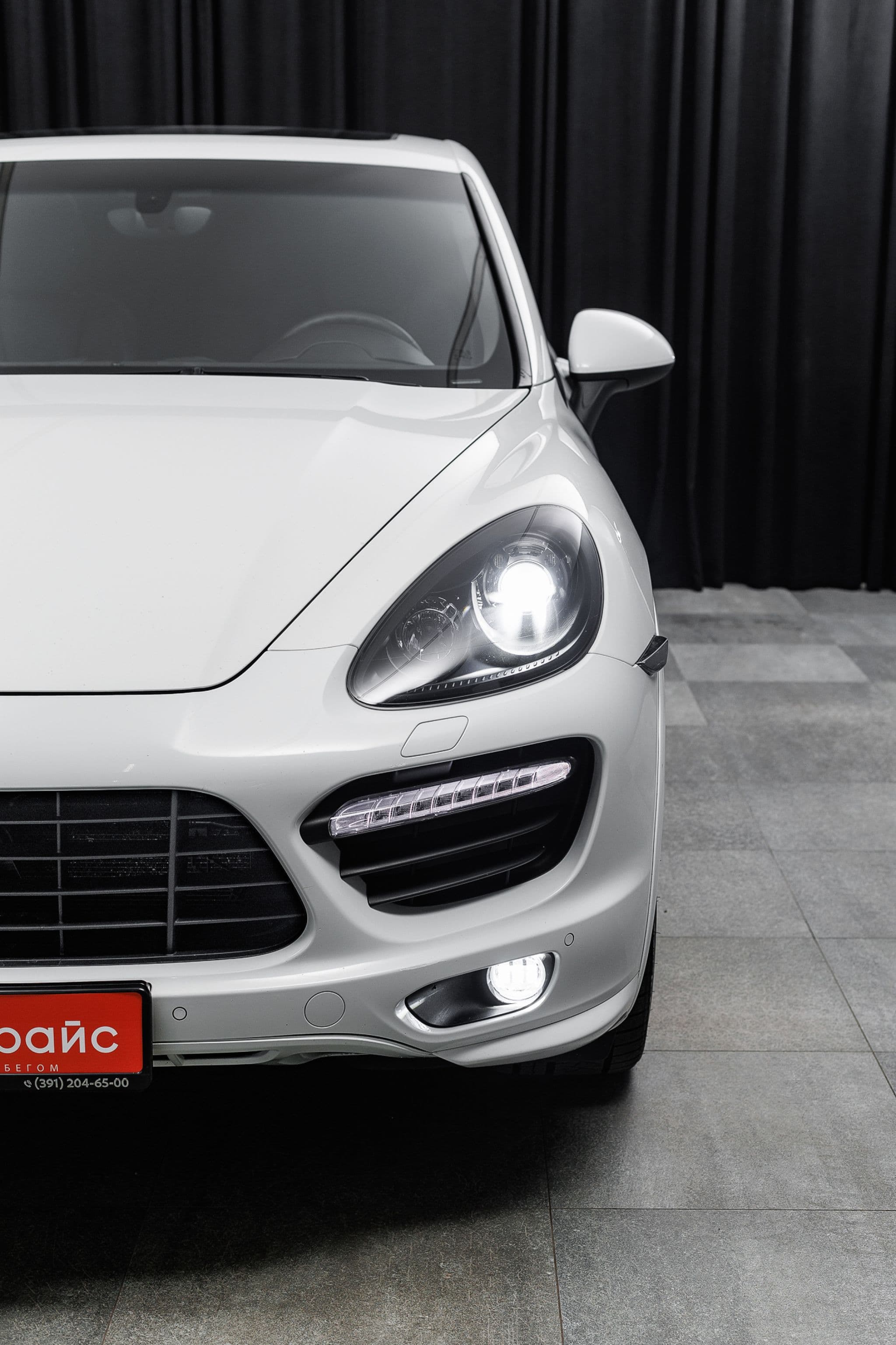 Porsche Cayenne - 1