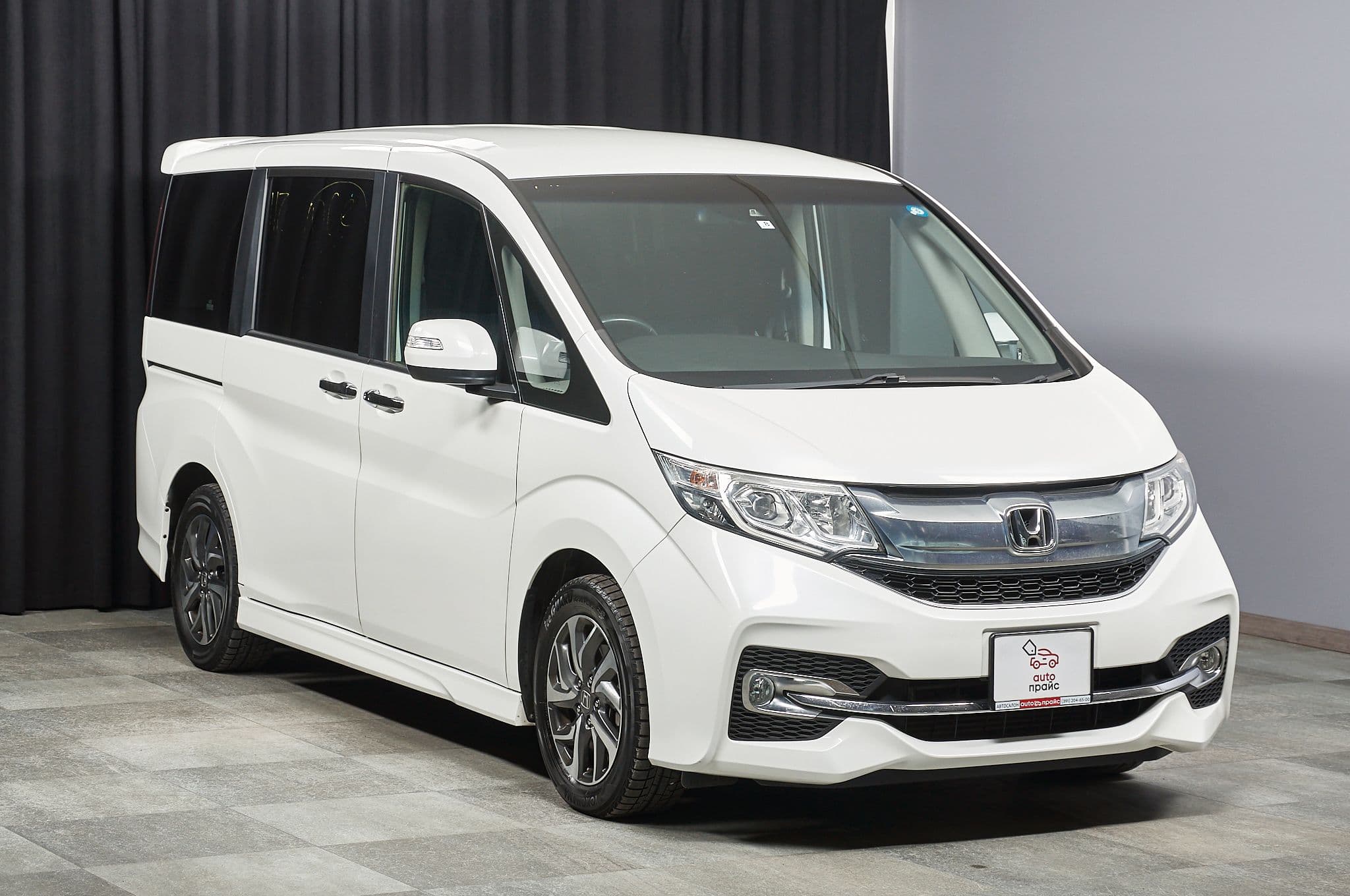 Honda Stepwgn - 3