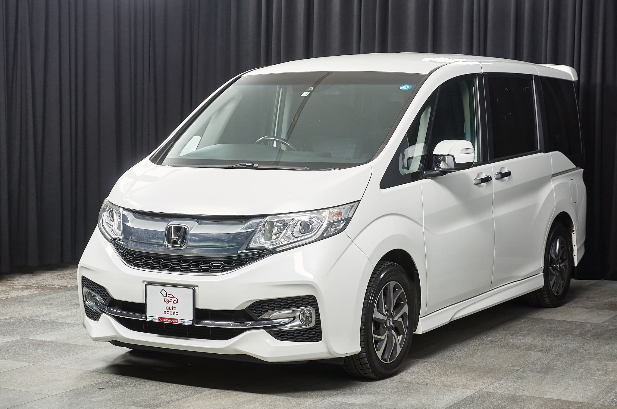 Honda Stepwgn - 1
