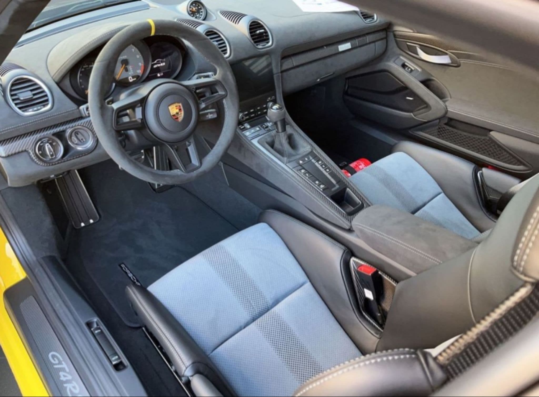 Porsche Cayman GT4 - 5
