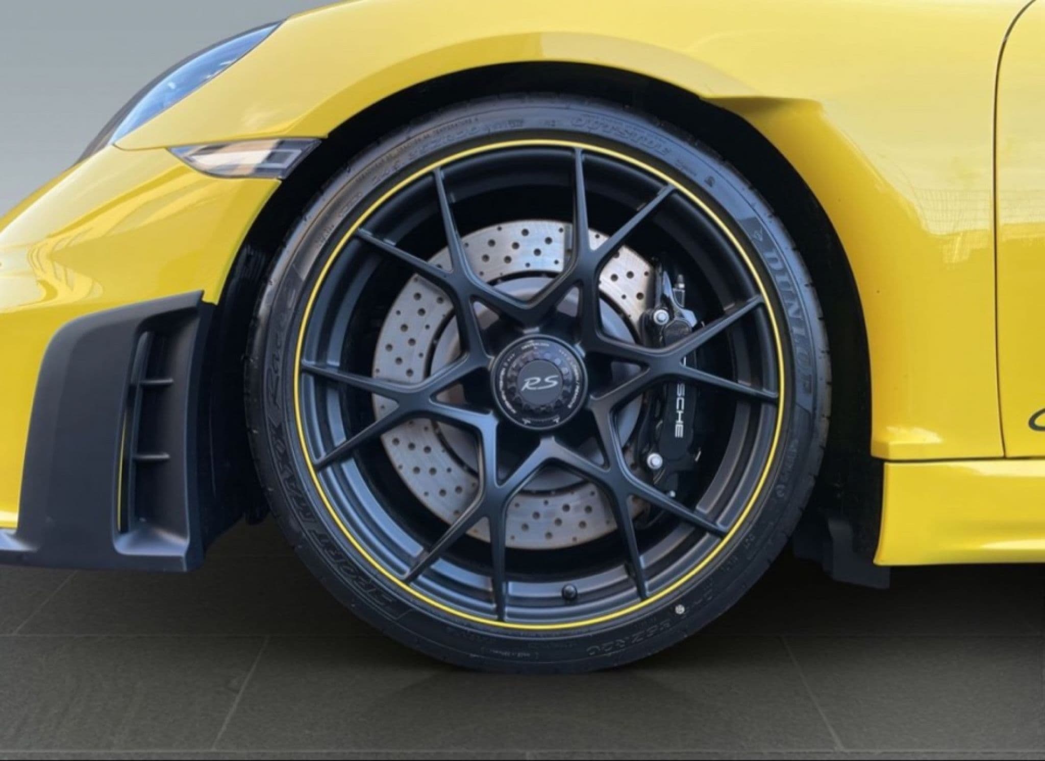 Porsche Cayman GT4 - 2