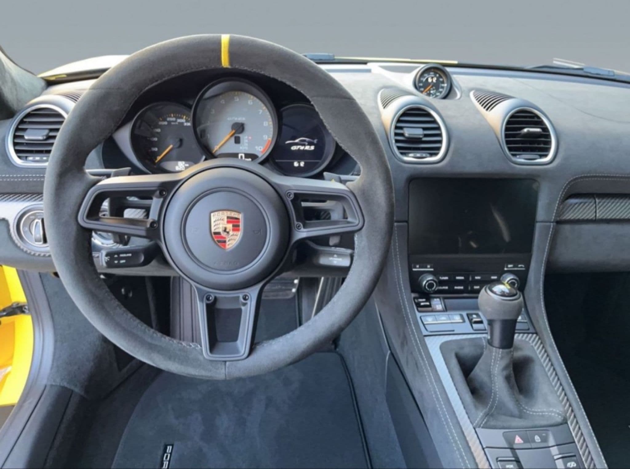 Porsche Cayman GT4 - 1