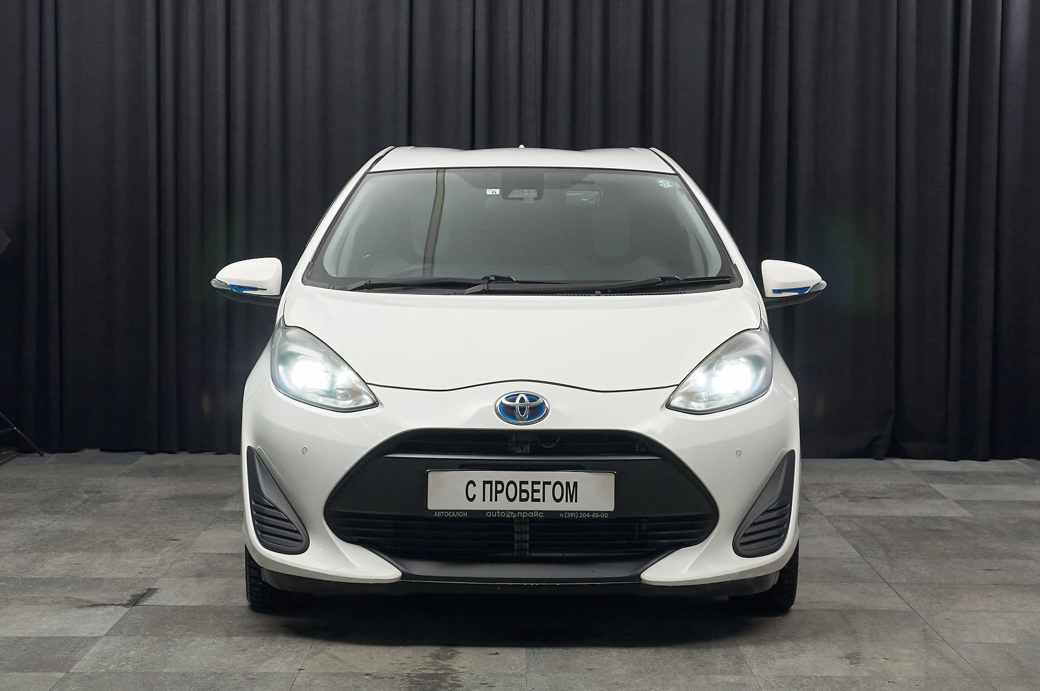 Toyota Aqua - 1