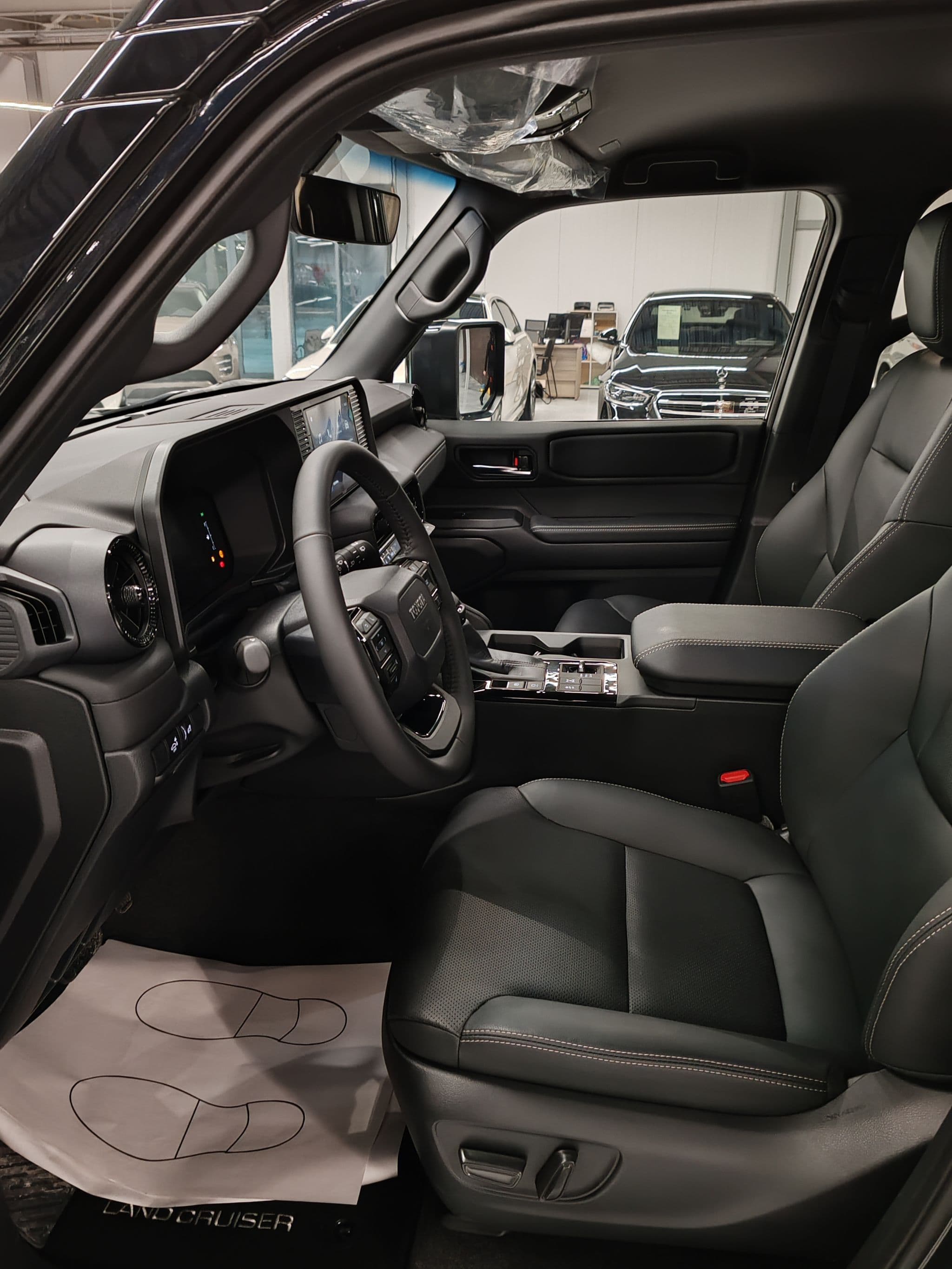 Toyota Land Cruiser Prado - 5
