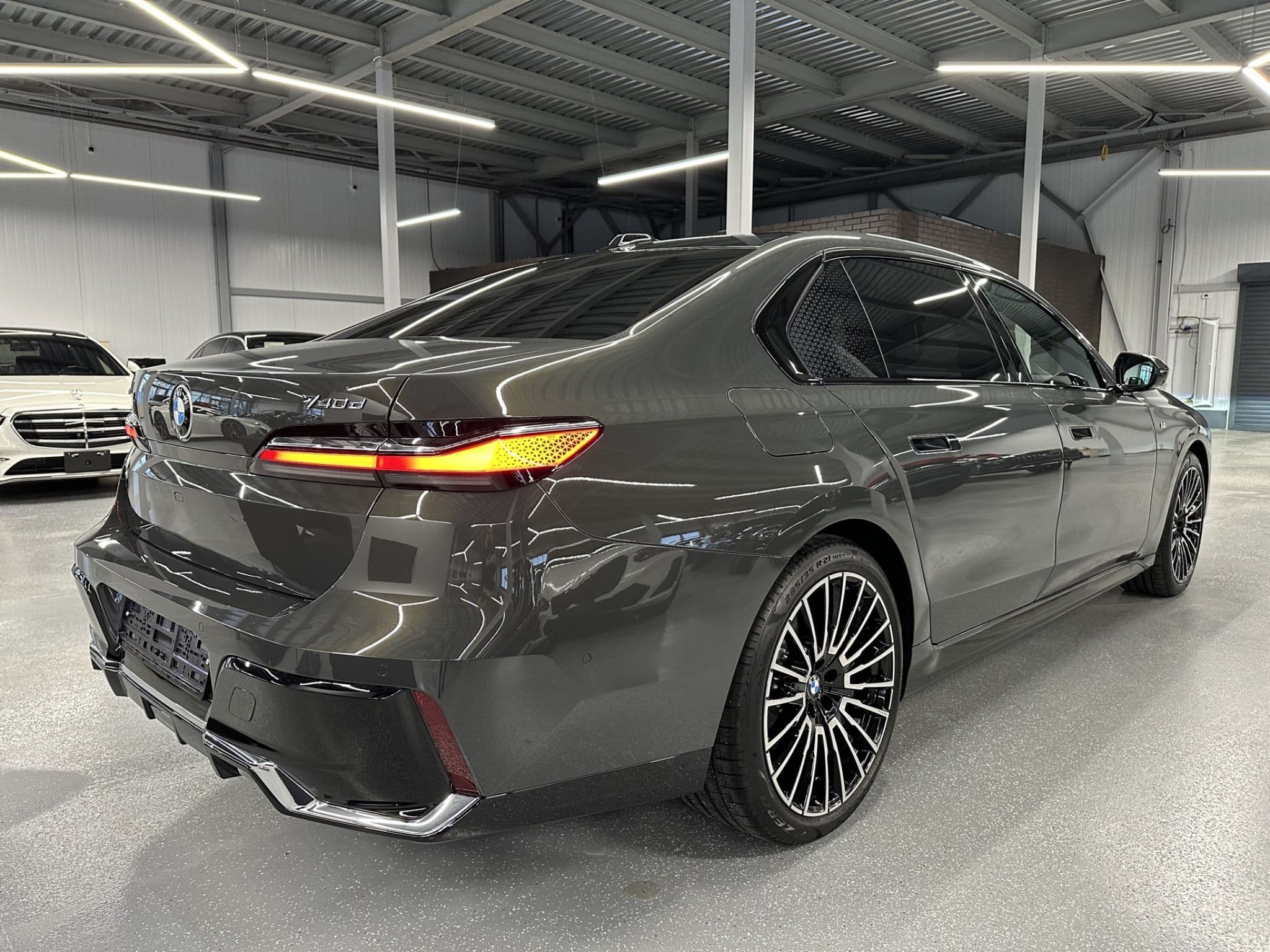 BMW 7 серия - 2