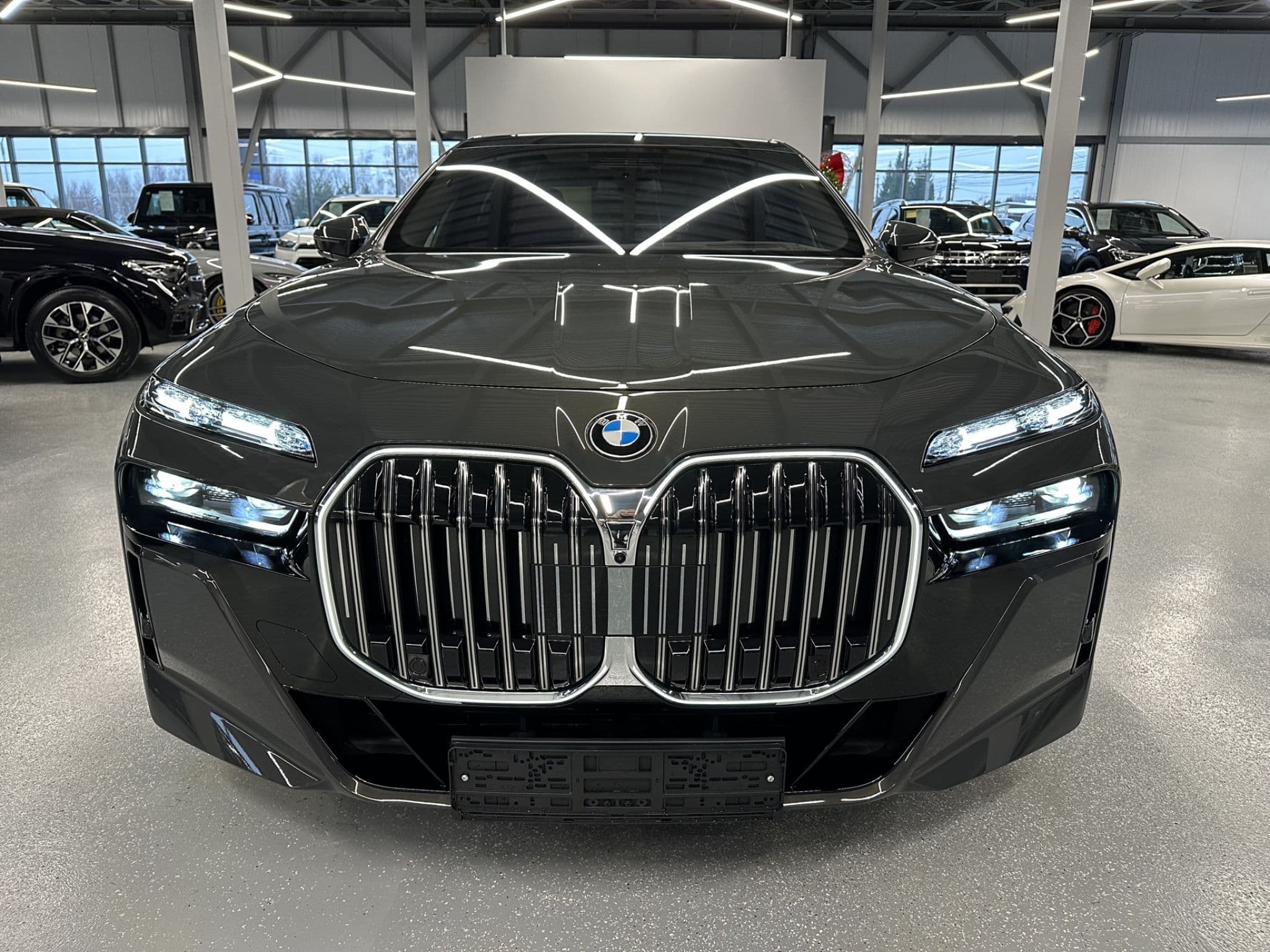 BMW 7 серия - 1