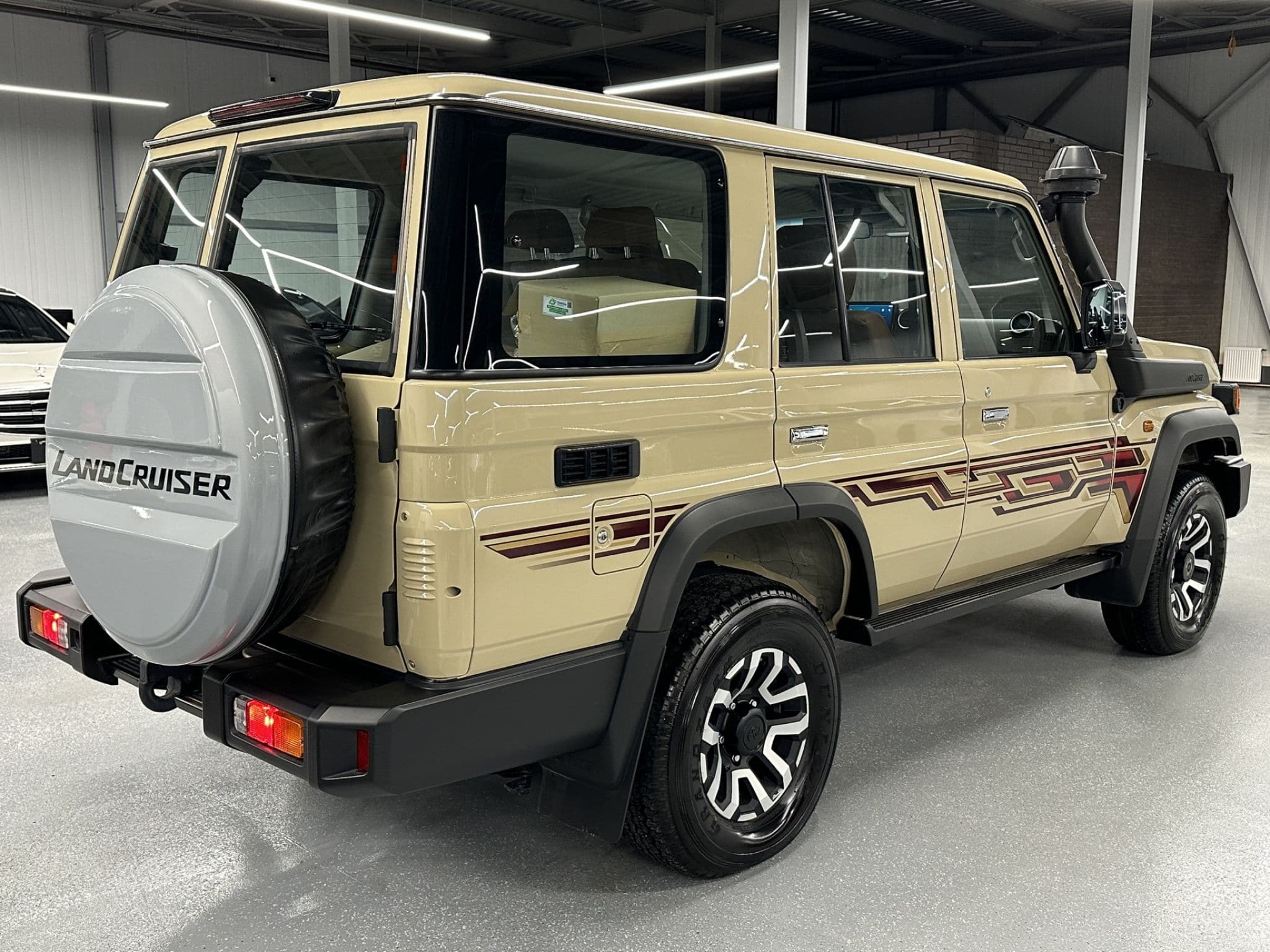 Toyota Land Cruiser - 5