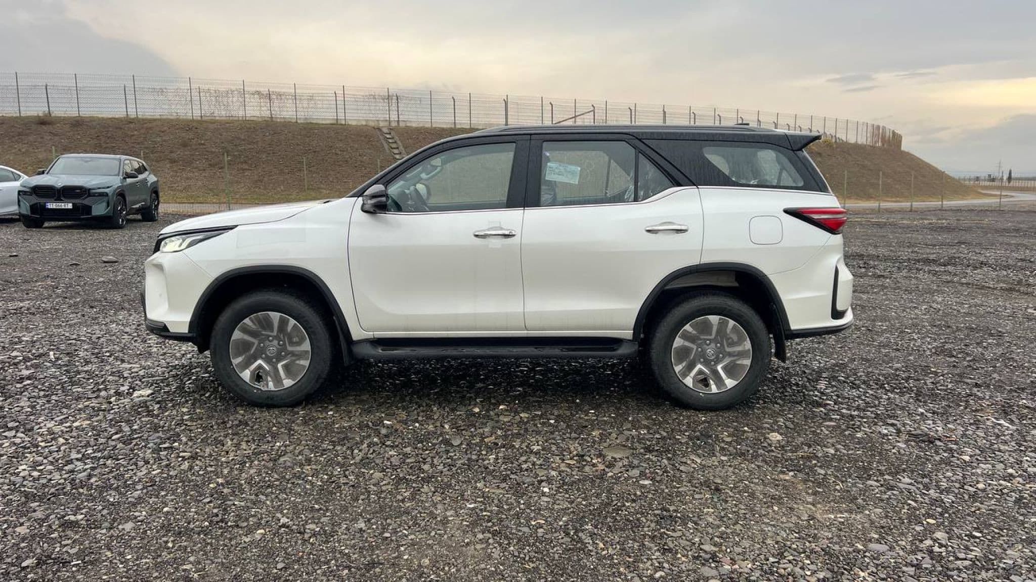 Toyota Fortuner - 1