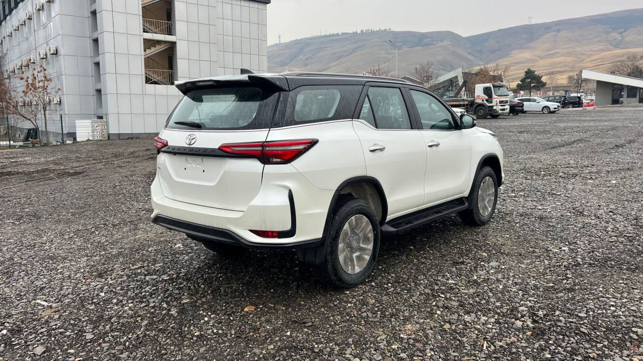 Toyota Fortuner - 2