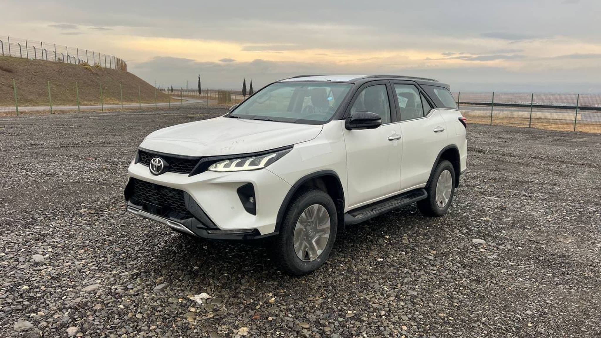 Toyota Fortuner - 4