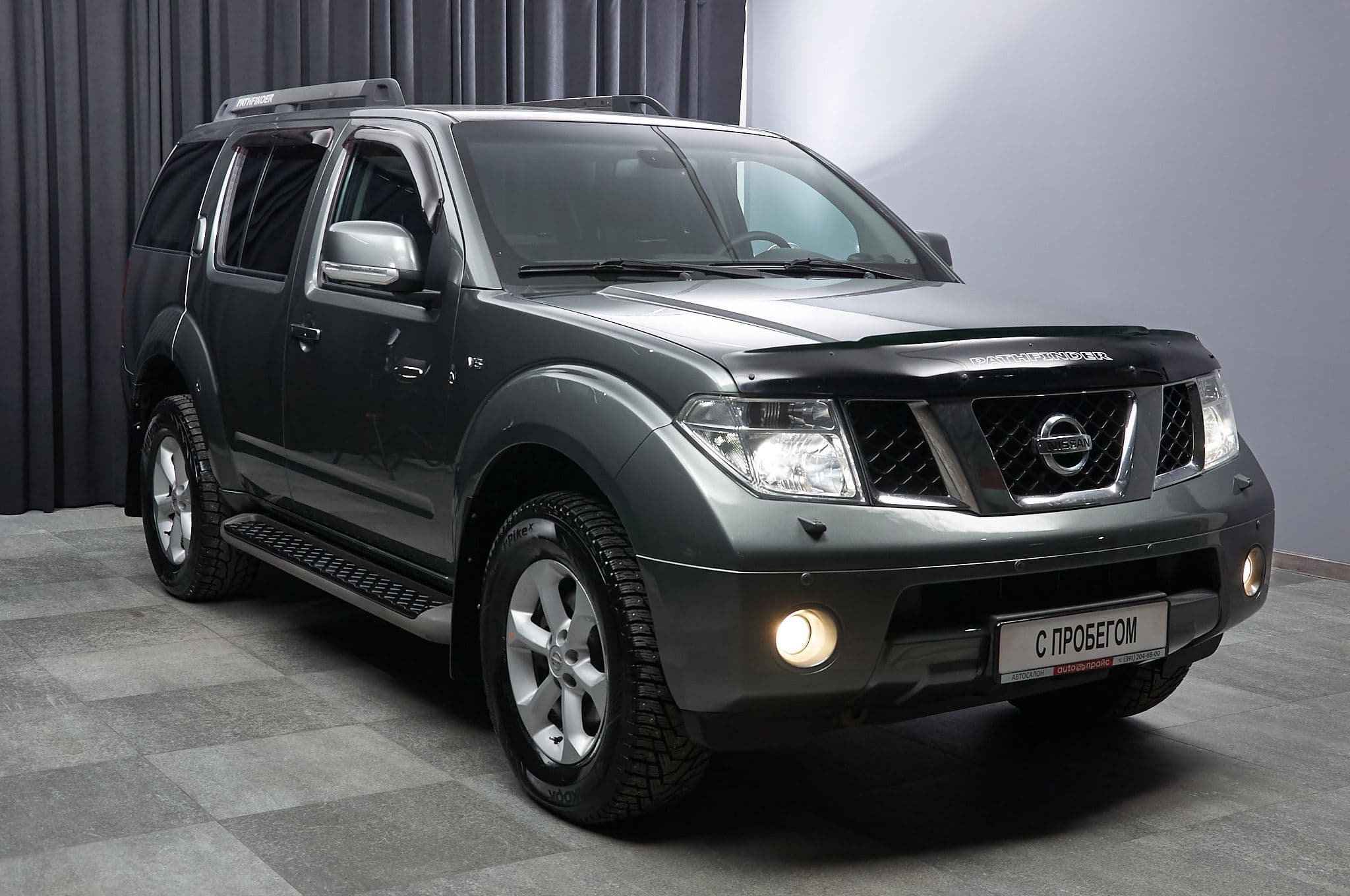Nissan Pathfinder - 2