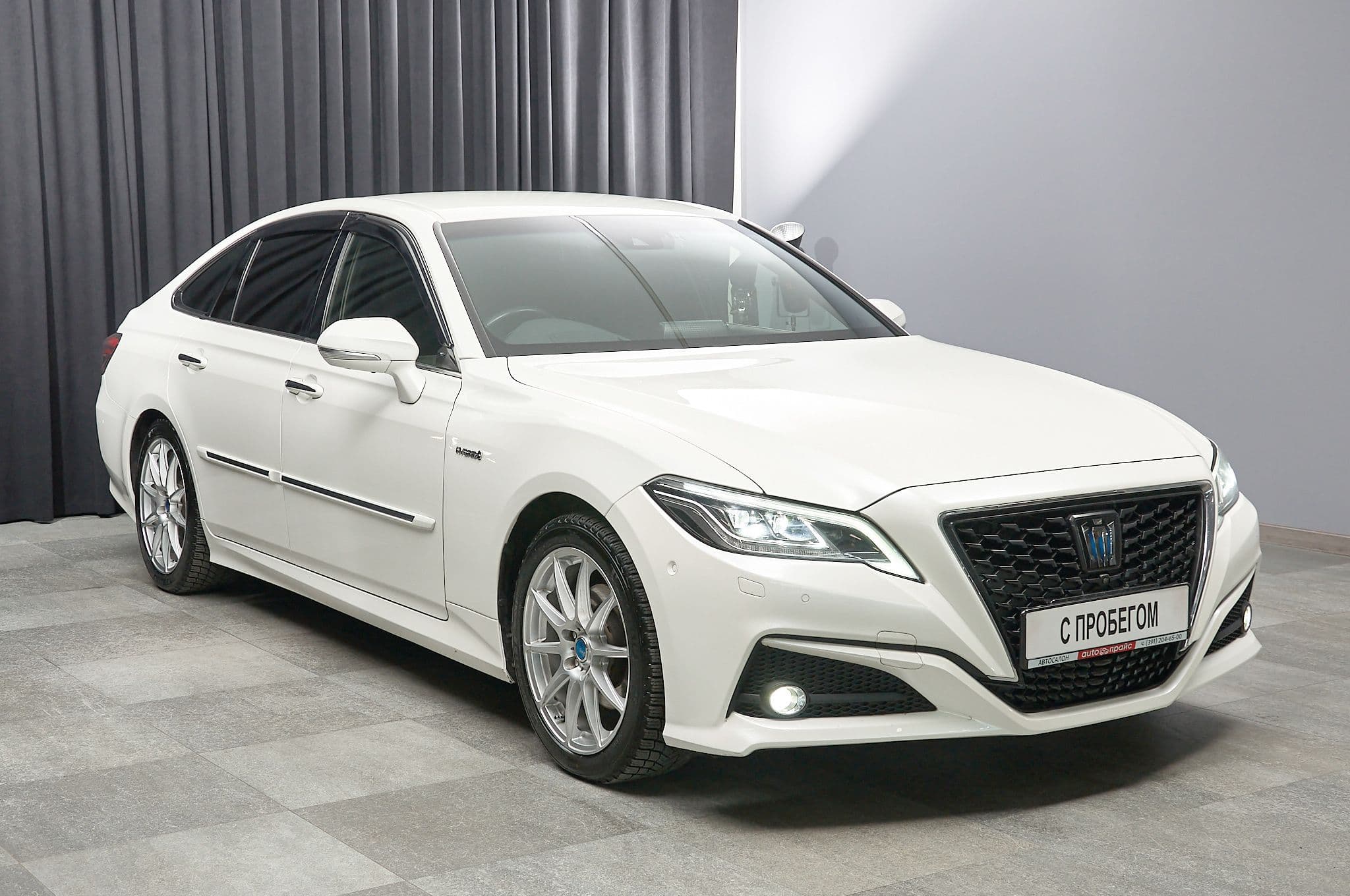 Toyota Crown - 2