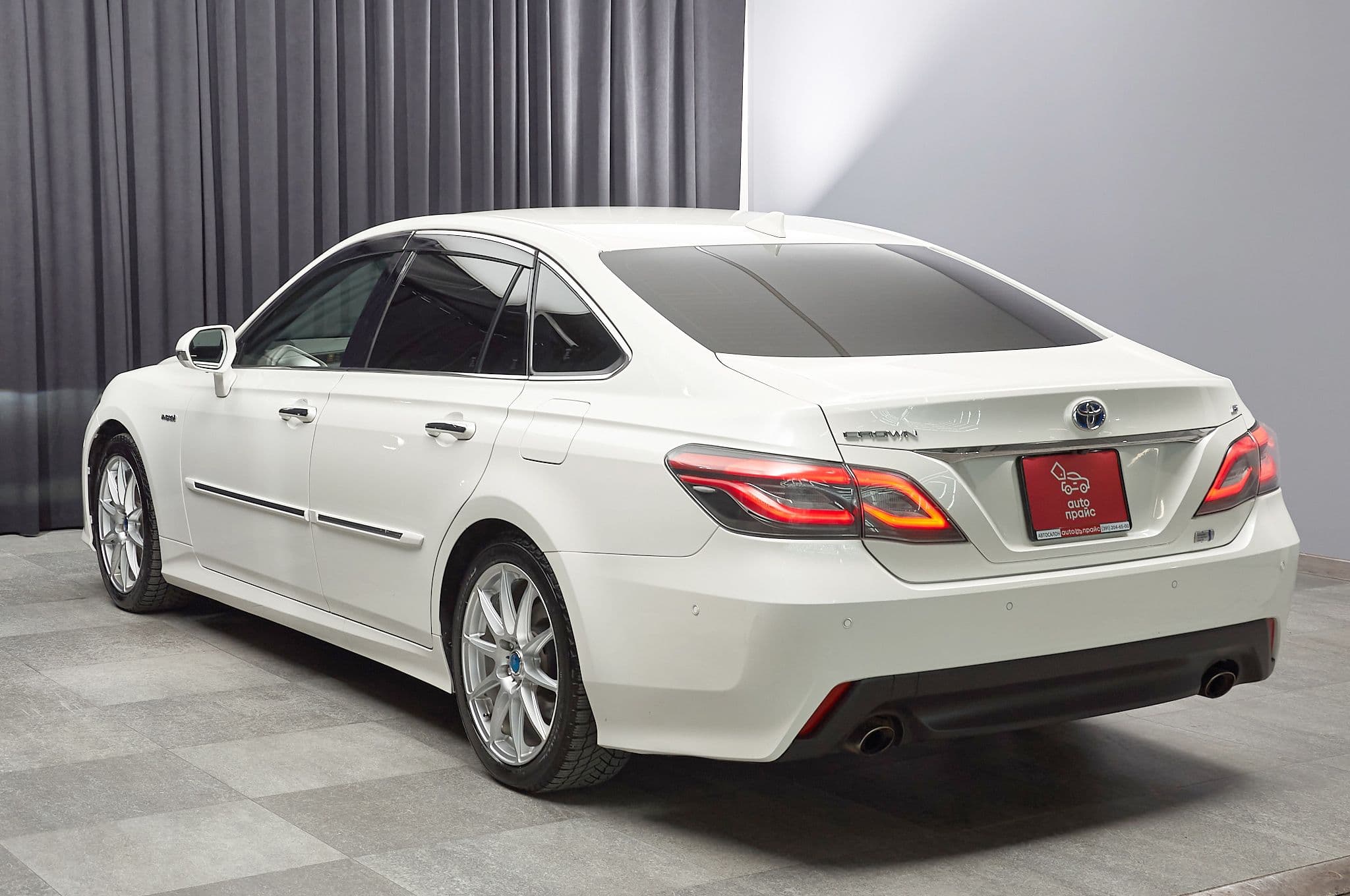 Toyota Crown - 5