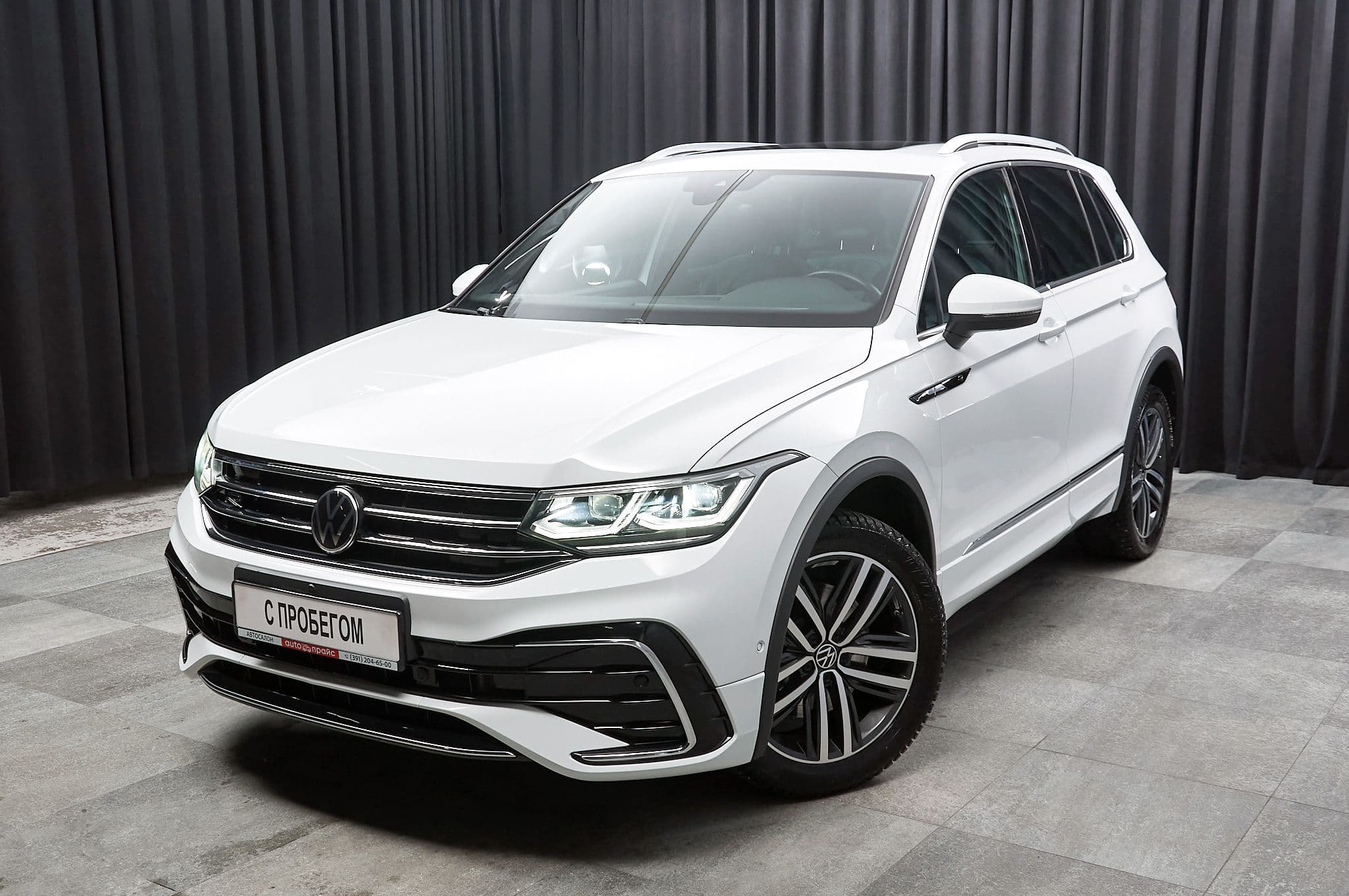 Volkswagen Tiguan - 1
