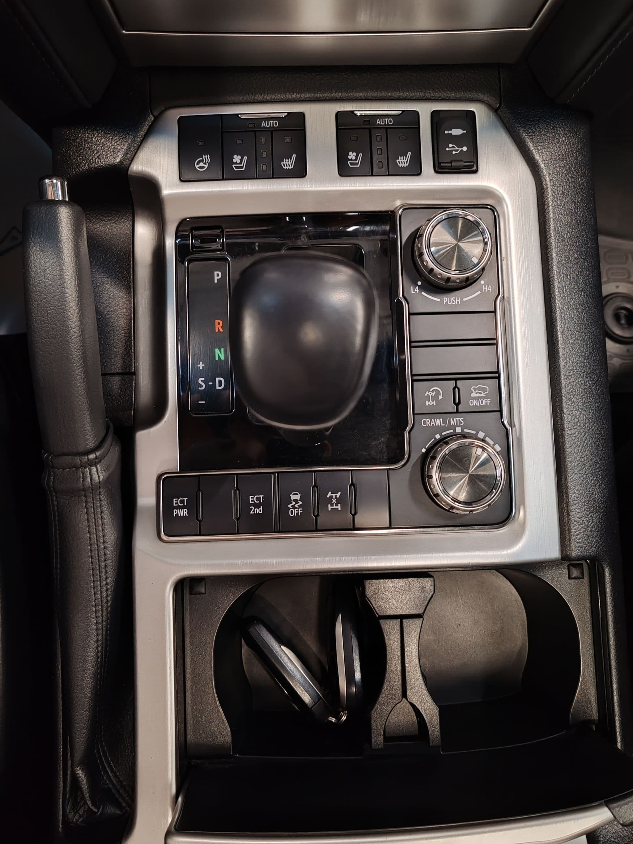 Toyota Land Cruiser - 1