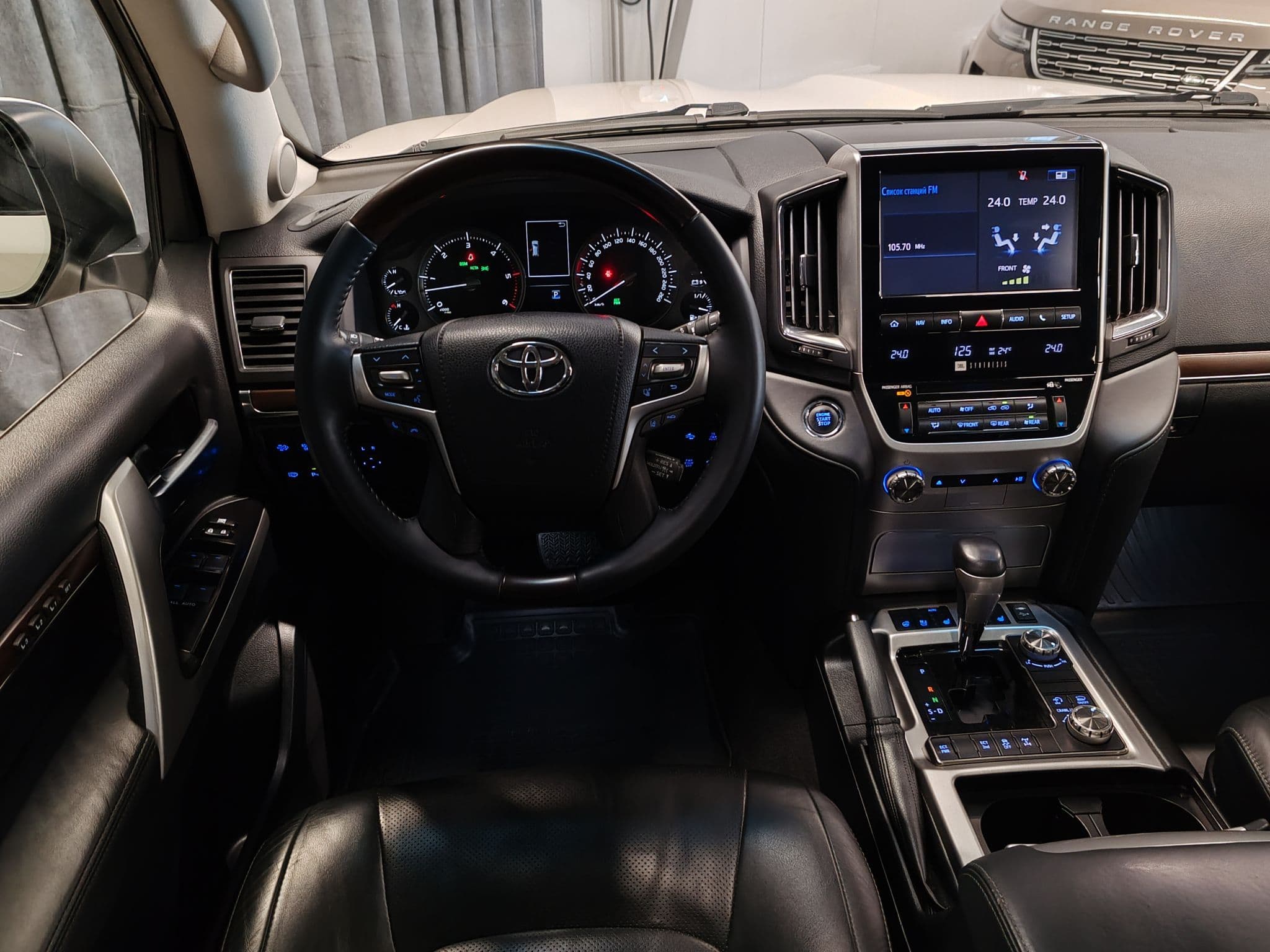 Toyota Land Cruiser - 4