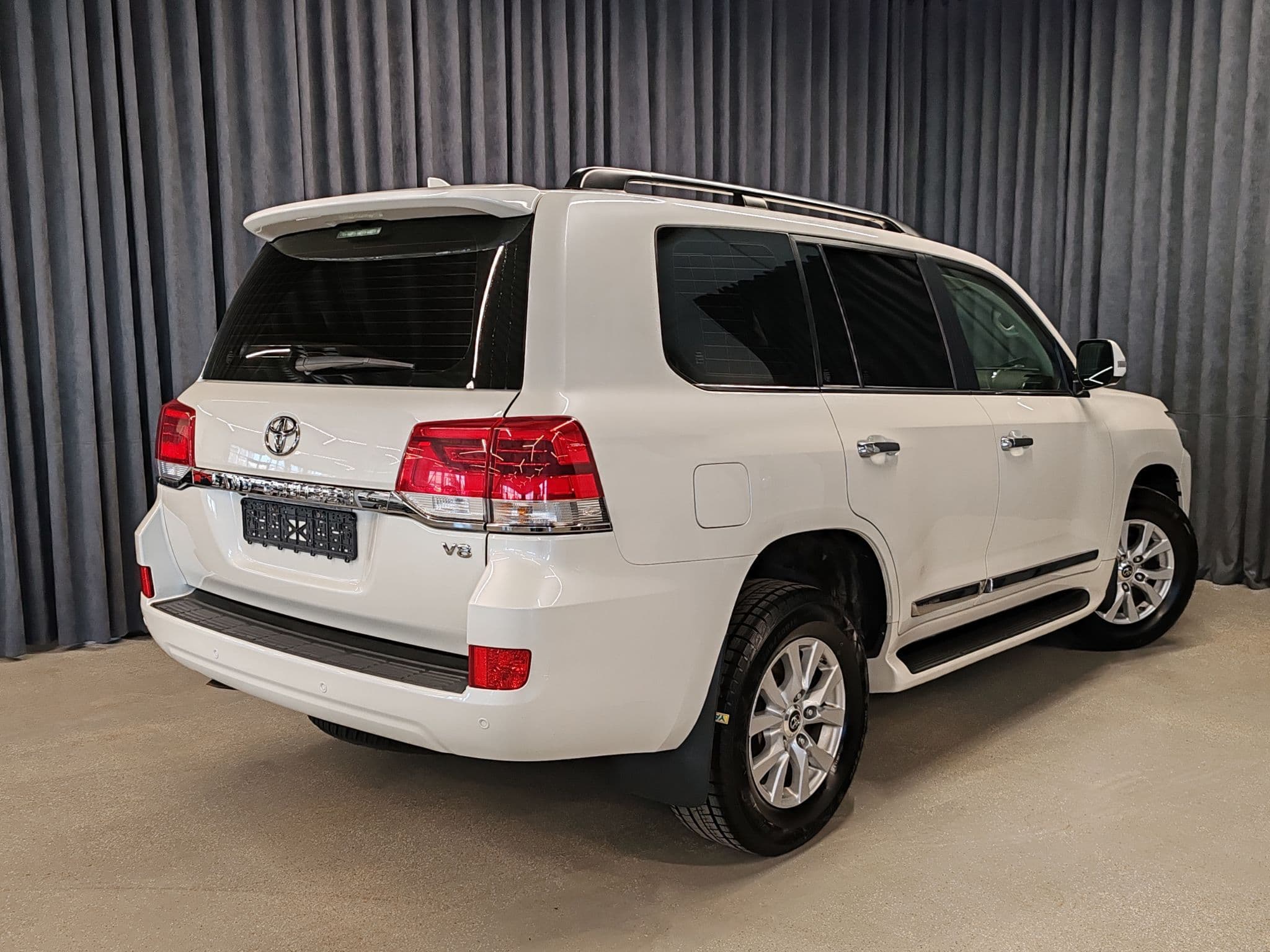 Toyota Land Cruiser - 2