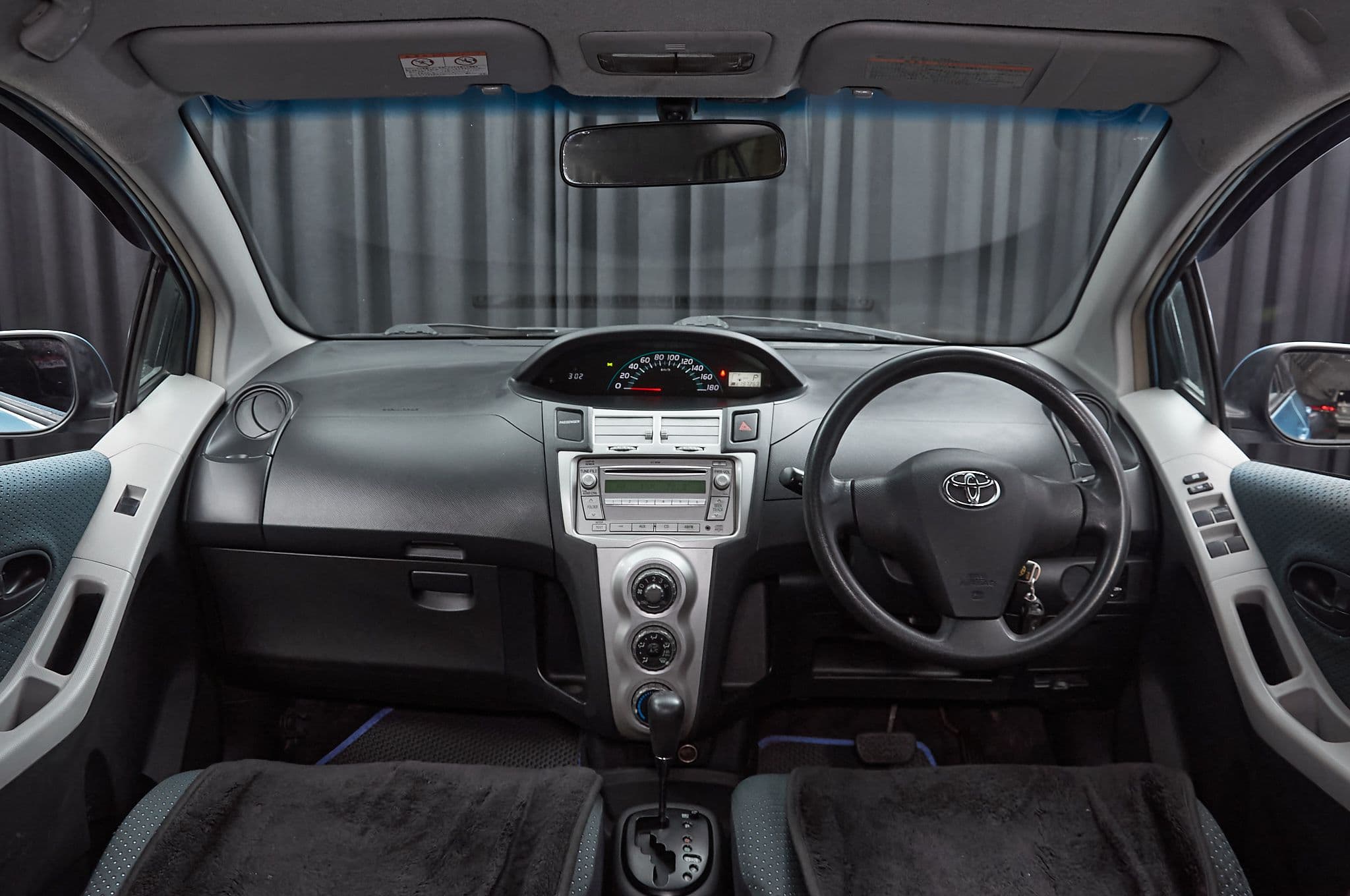 Toyota Vitz - 4