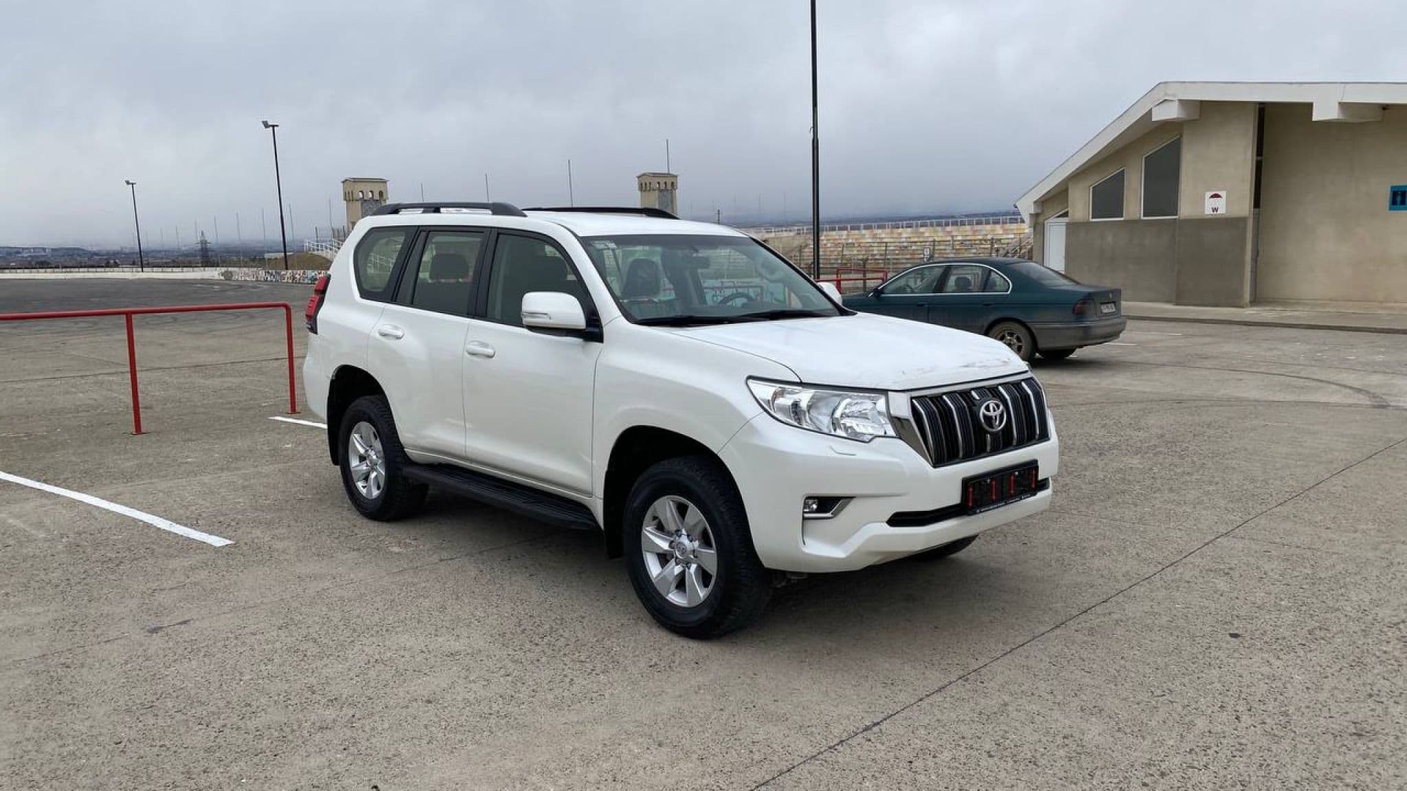 Toyota Land Cruiser Prado - 3