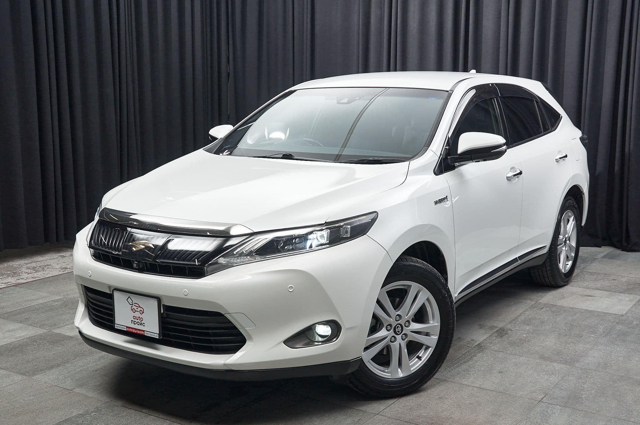 Toyota Harrier - 1