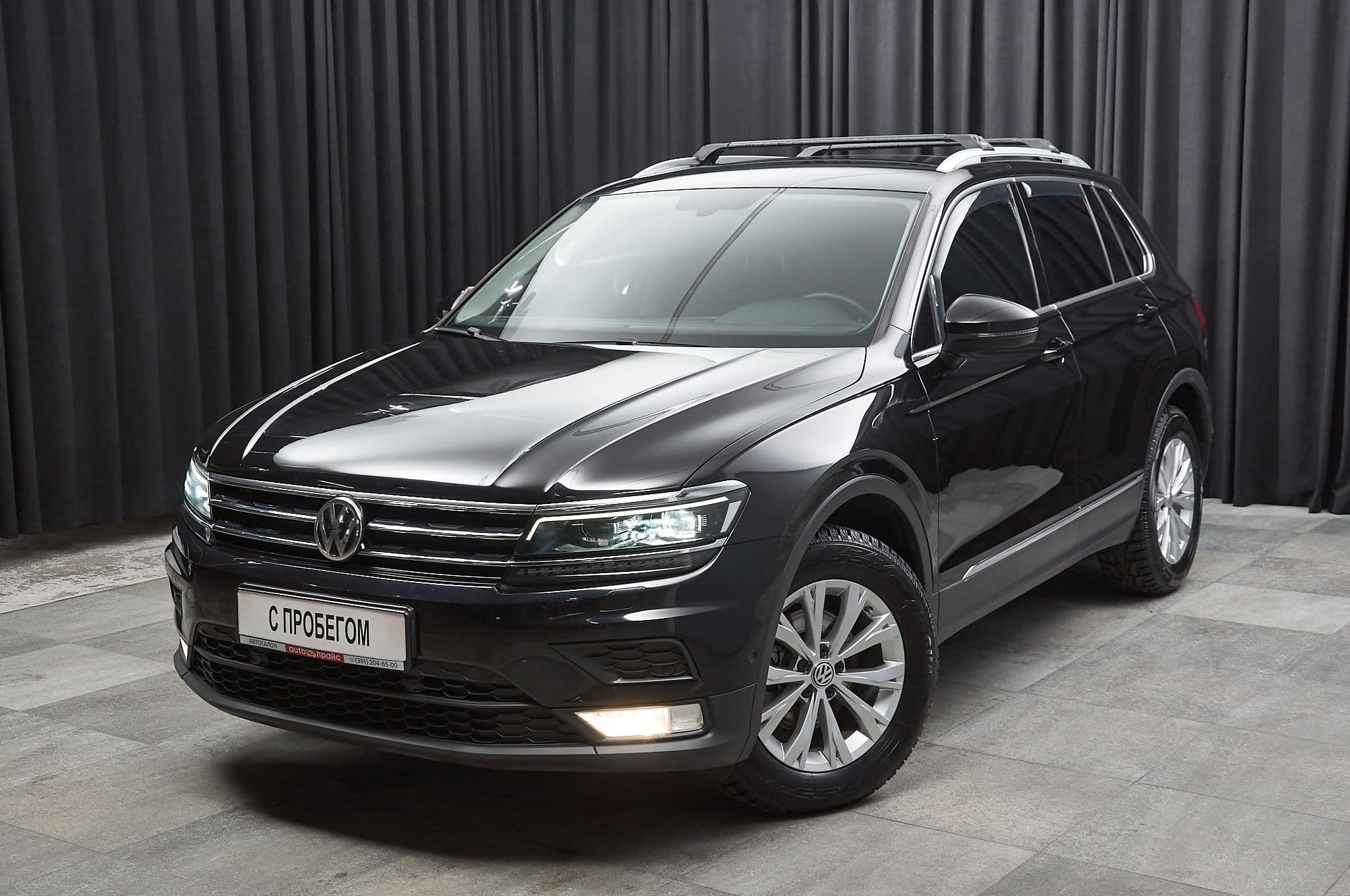 Volkswagen Tiguan - 1