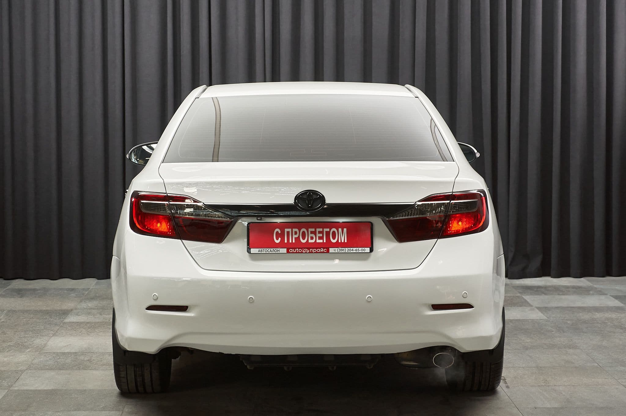 Toyota Camry - 4
