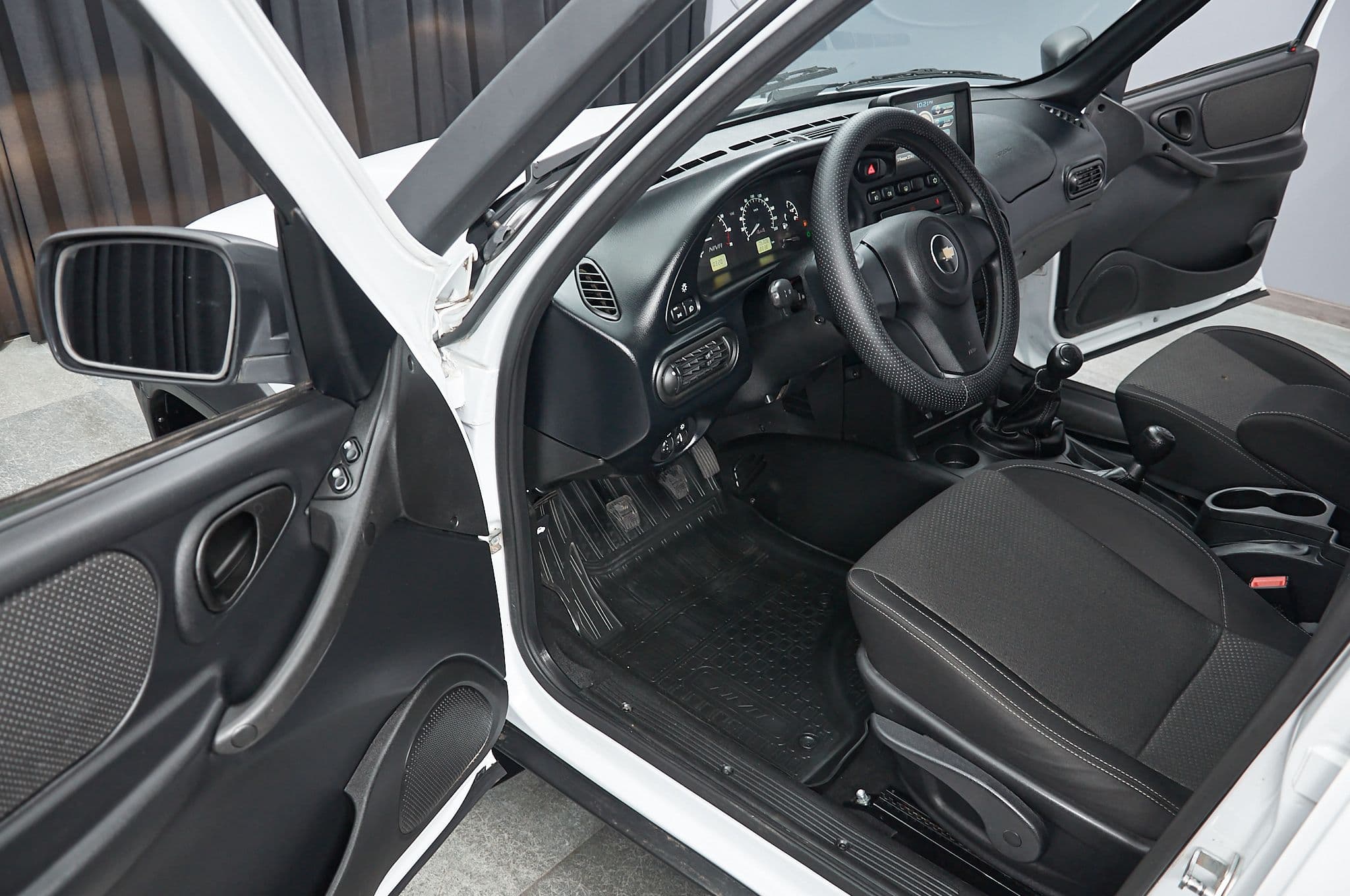 Chevrolet Niva - 4