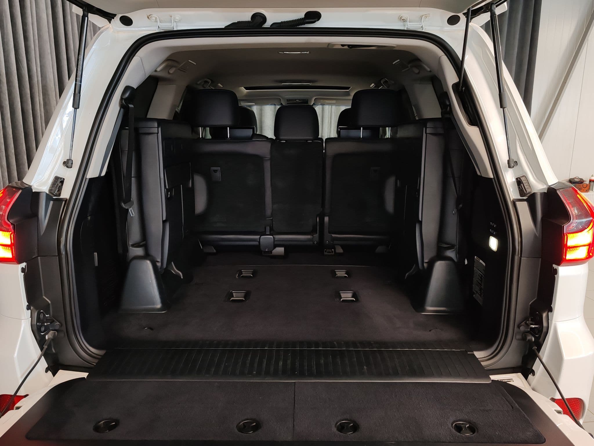 Lexus LX - 1