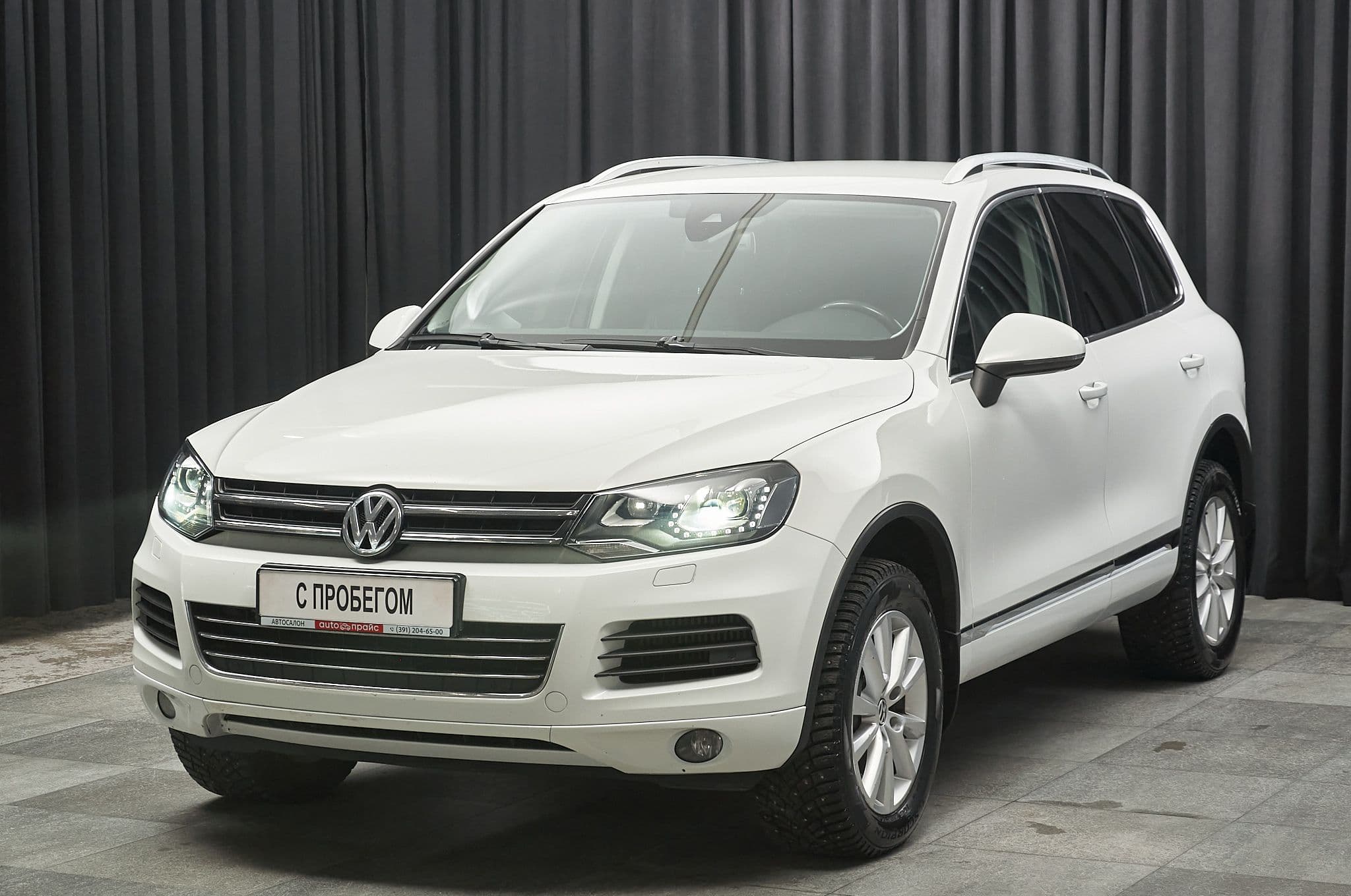 Volkswagen Touareg - 1