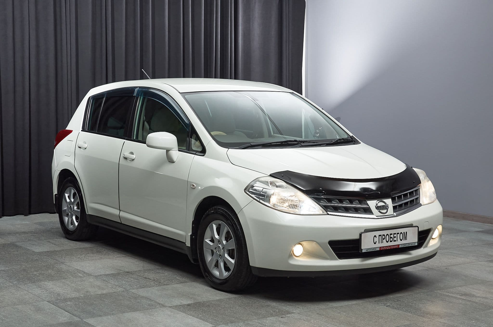 Nissan Tiida - 1